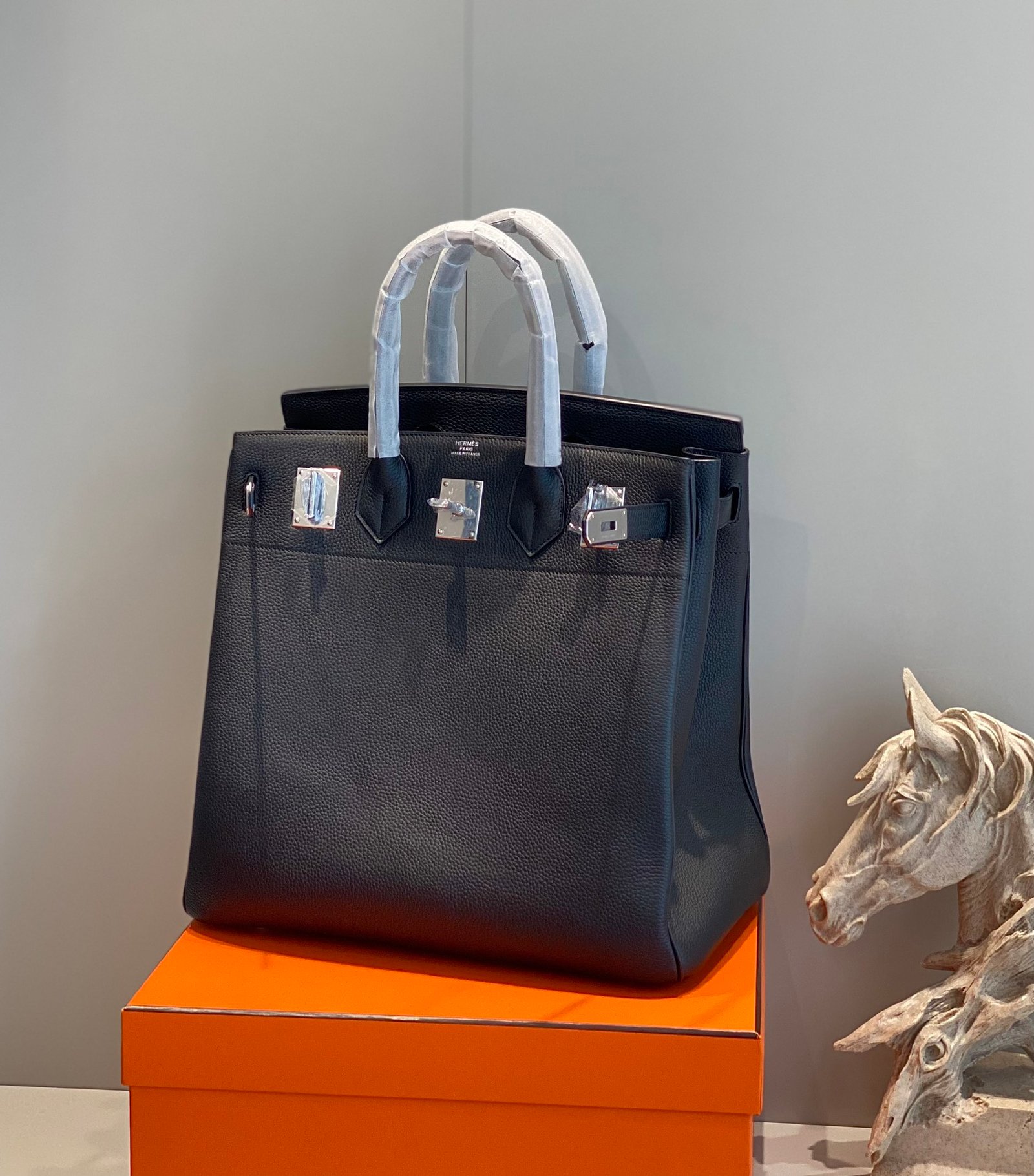 高仿包包Hermes愛馬仕新款Birkin HAC 38CM黑色銀扣手提包