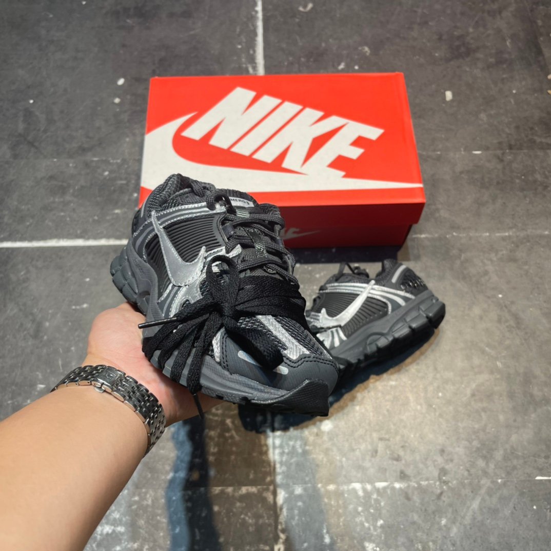高仿NIKE ZOOM Vomero 5 SP 复古风潮网面透气运动鞋