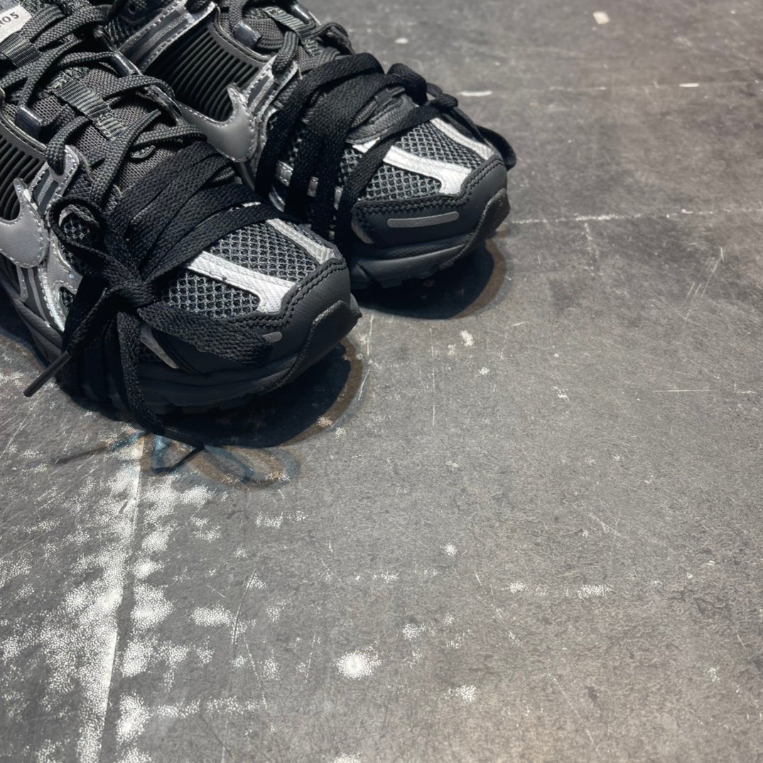 高仿NIKE ZOOM Vomero 5 SP 复古风潮网面透气运动鞋