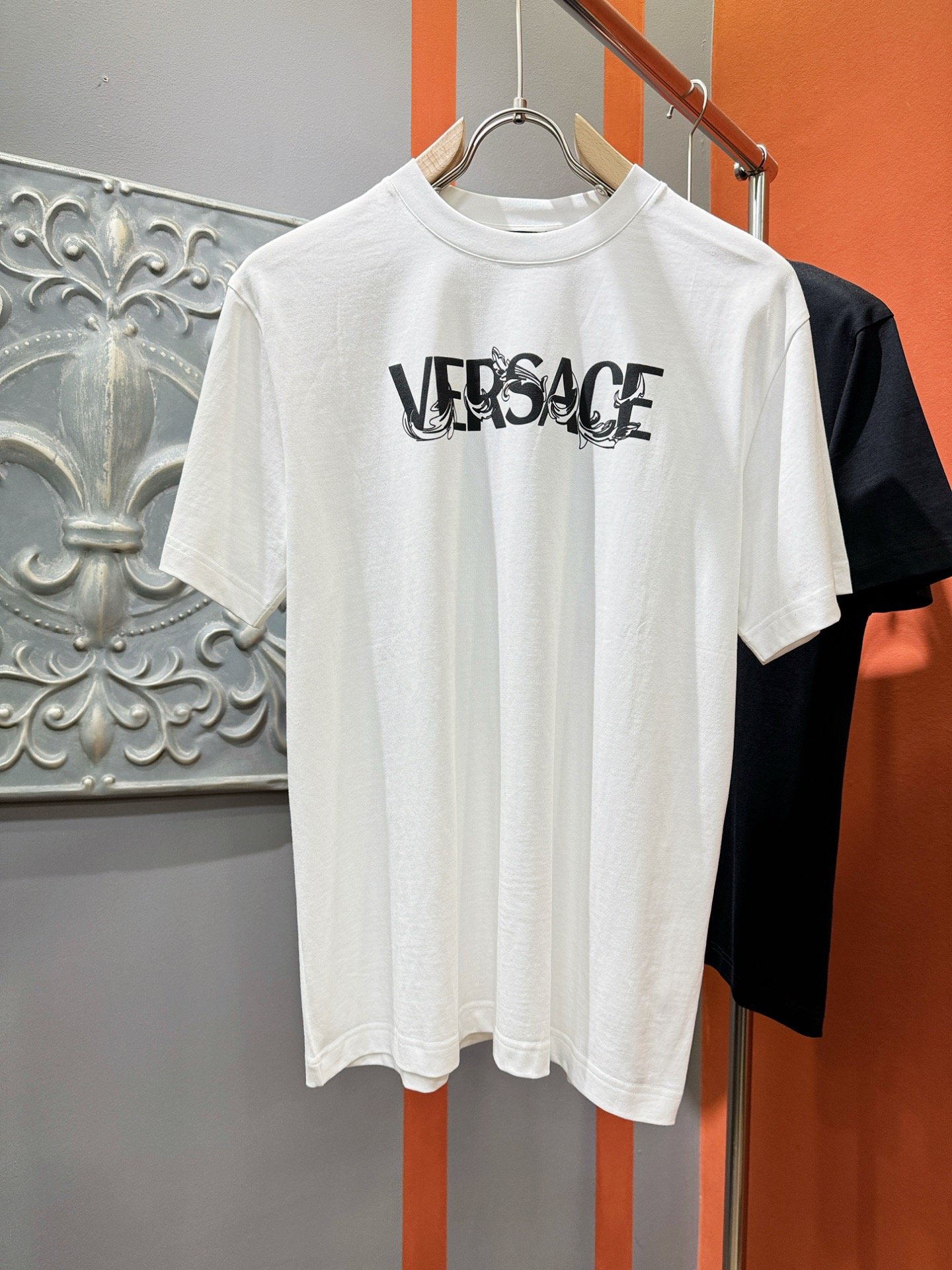 高仿衣服Versace凡賽斯2025款新品時尚設計短袖