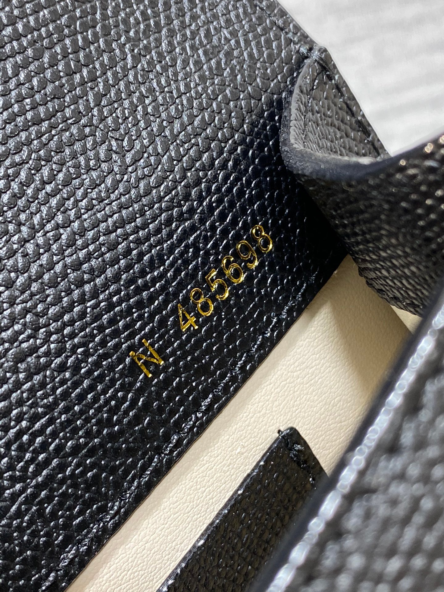 高仿𝐕𝐚𝐥𝐞𝐗𝐭𝐫𝐚包包 Iside Crossbody Micro bag 手提包單肩包 黑色