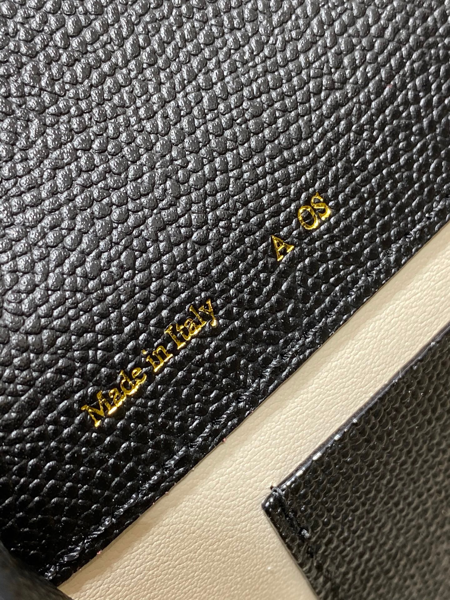 高仿𝐕𝐚𝐥𝐞𝐗𝐭𝐫𝐚包包 Iside Crossbody Micro bag 手提包單肩包 黑色