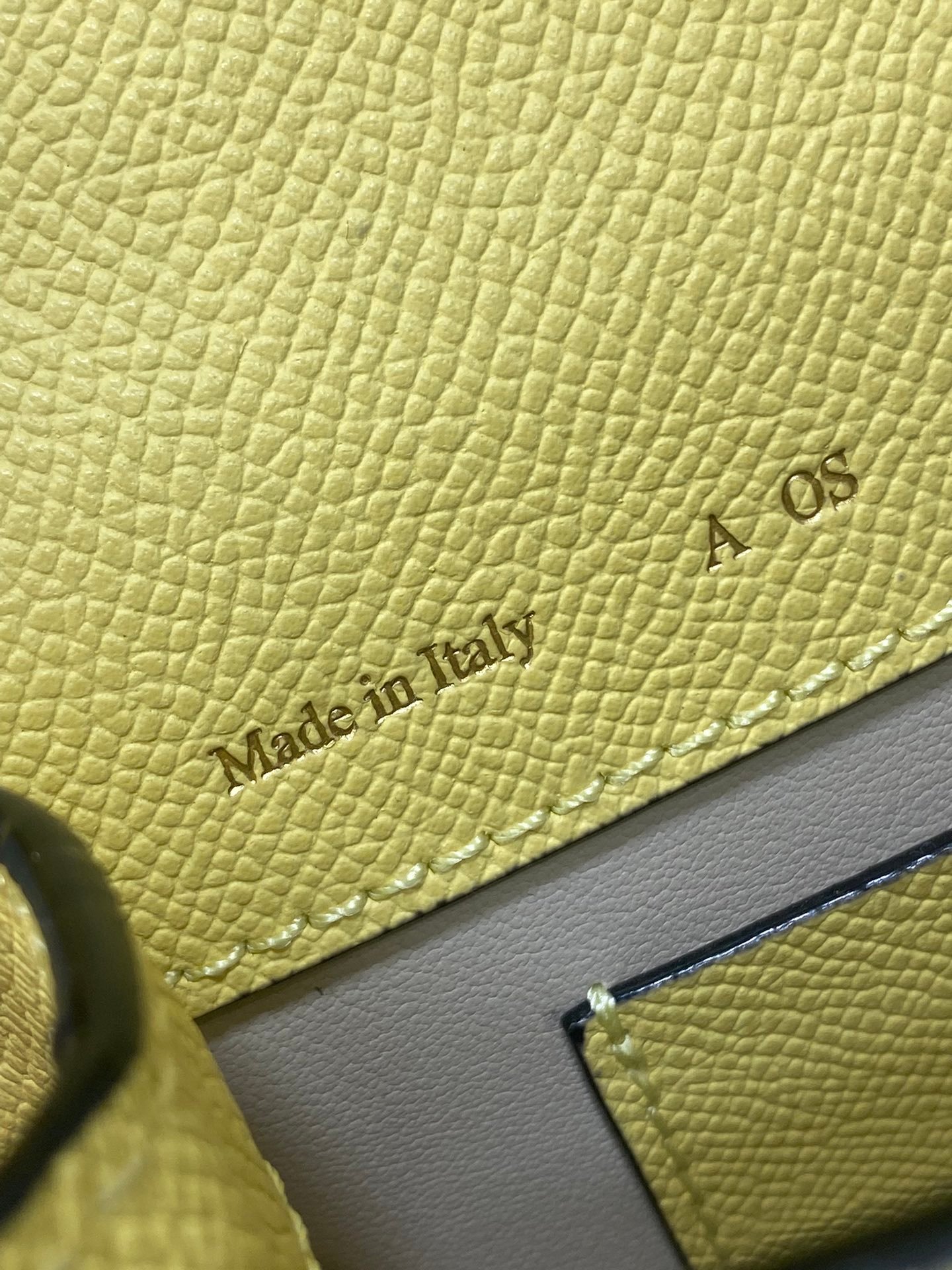 高仿𝐕𝐚𝐥𝐞𝐗𝐭𝐫𝐚包包 Iside Crossbody Micro bag 手提包單肩包 黃色