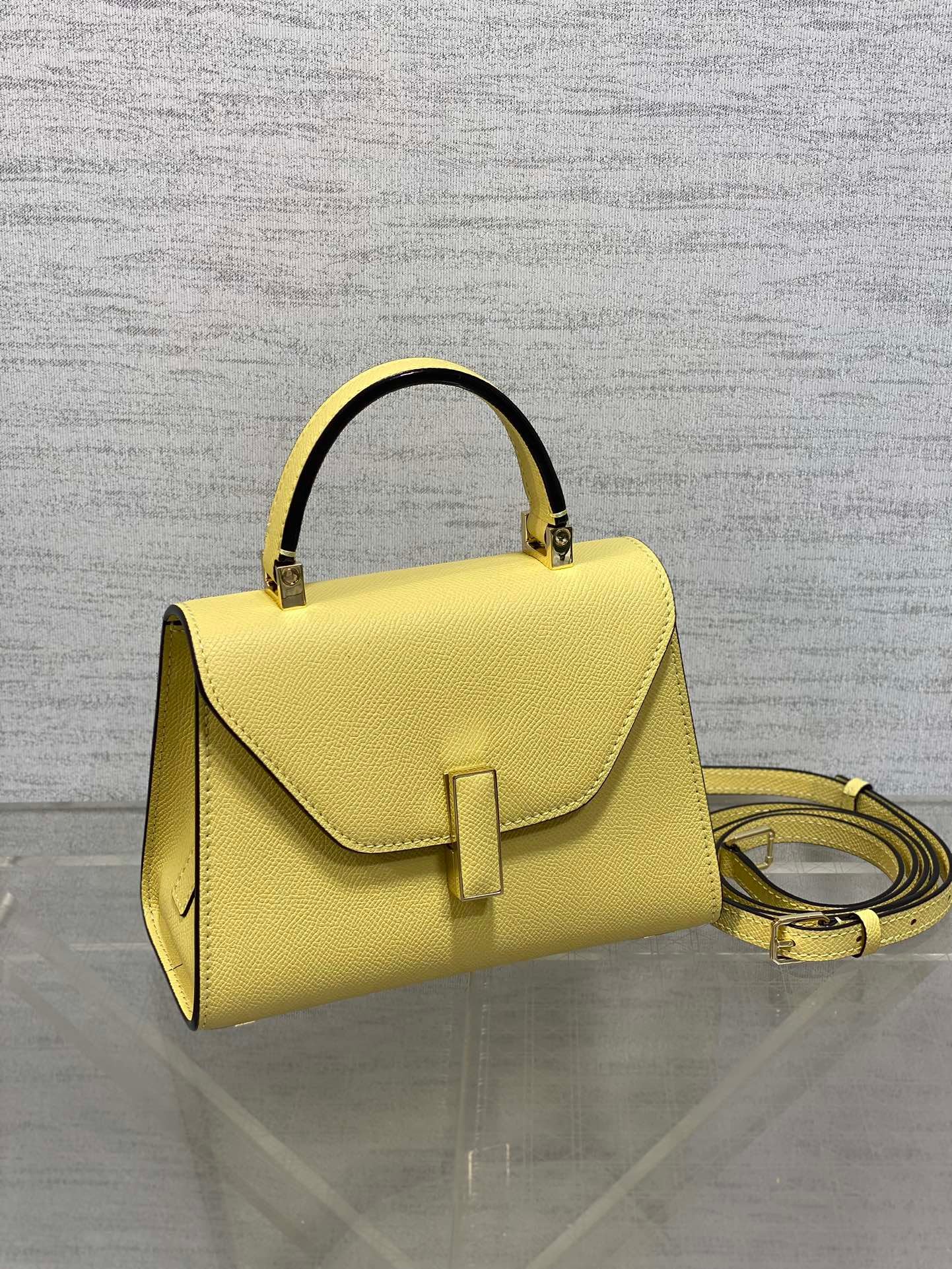 高仿𝐕𝐚𝐥𝐞𝐗𝐭𝐫𝐚包包 Iside Crossbody Micro bag 手提包單肩包 黃色