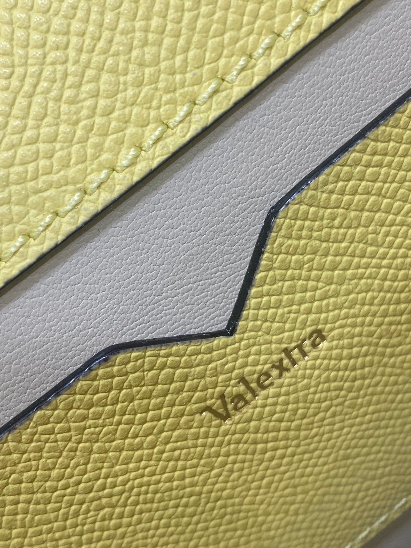 高仿𝐕𝐚𝐥𝐞𝐗𝐭𝐫𝐚包包 Iside Crossbody Micro bag 手提包單肩包 黃色