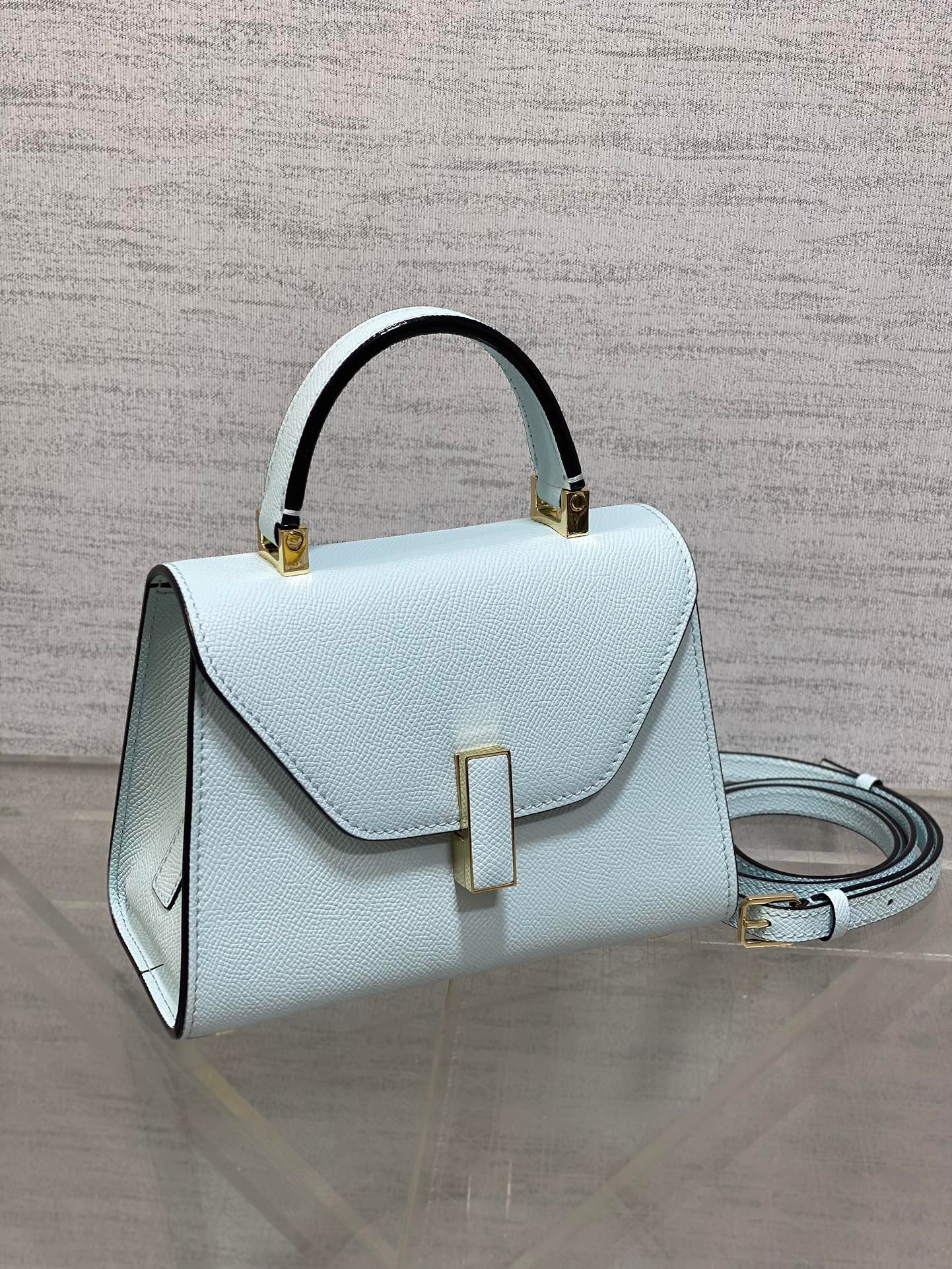 高仿𝐕𝐚𝐥𝐞𝐗𝐭𝐫𝐚包包 Iside Crossbody Micro bag 手提包單肩包 湖水藍