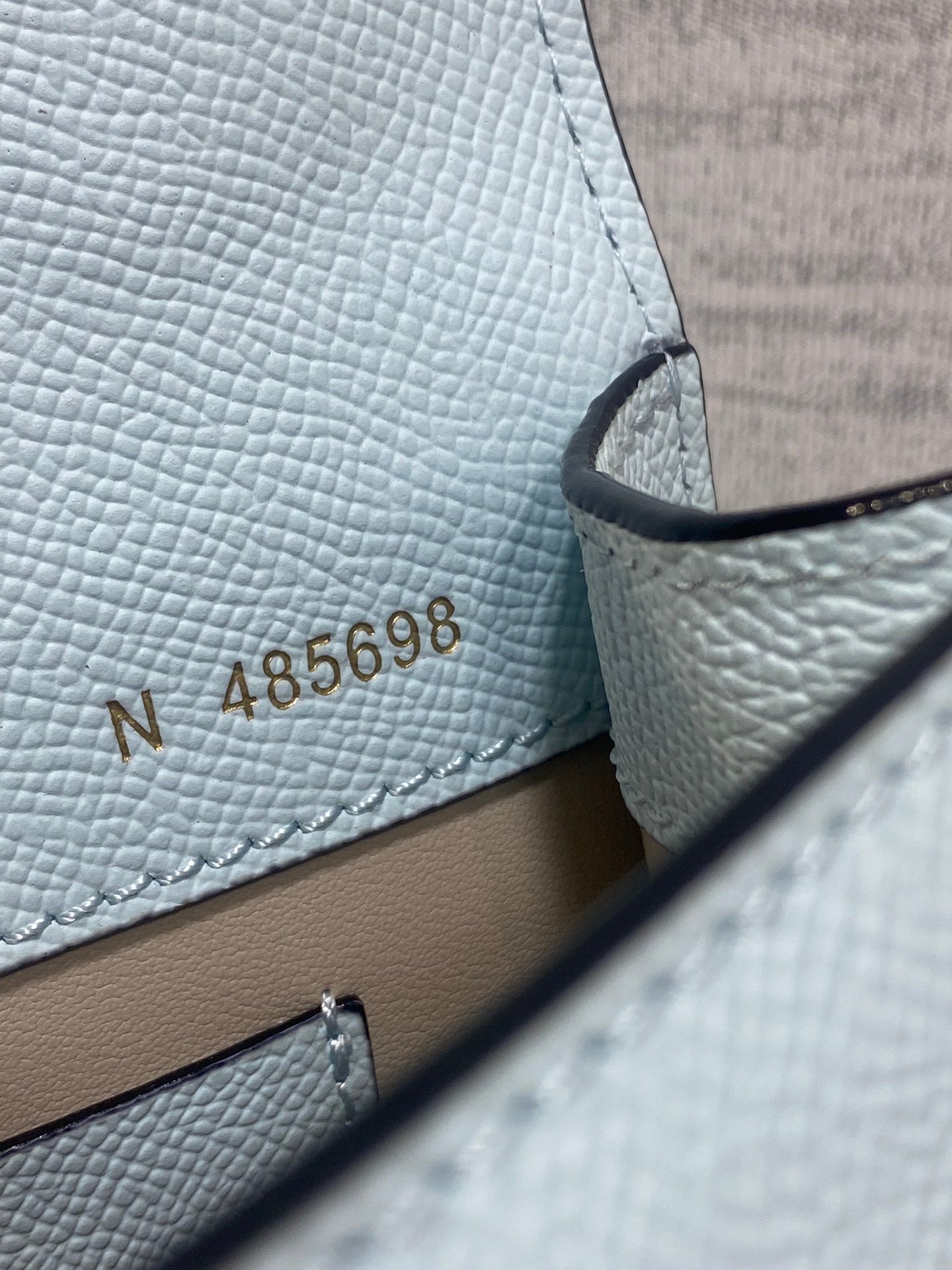 高仿𝐕𝐚𝐥𝐞𝐗𝐭𝐫𝐚包包 Iside Crossbody Micro bag 手提包單肩包 湖水藍