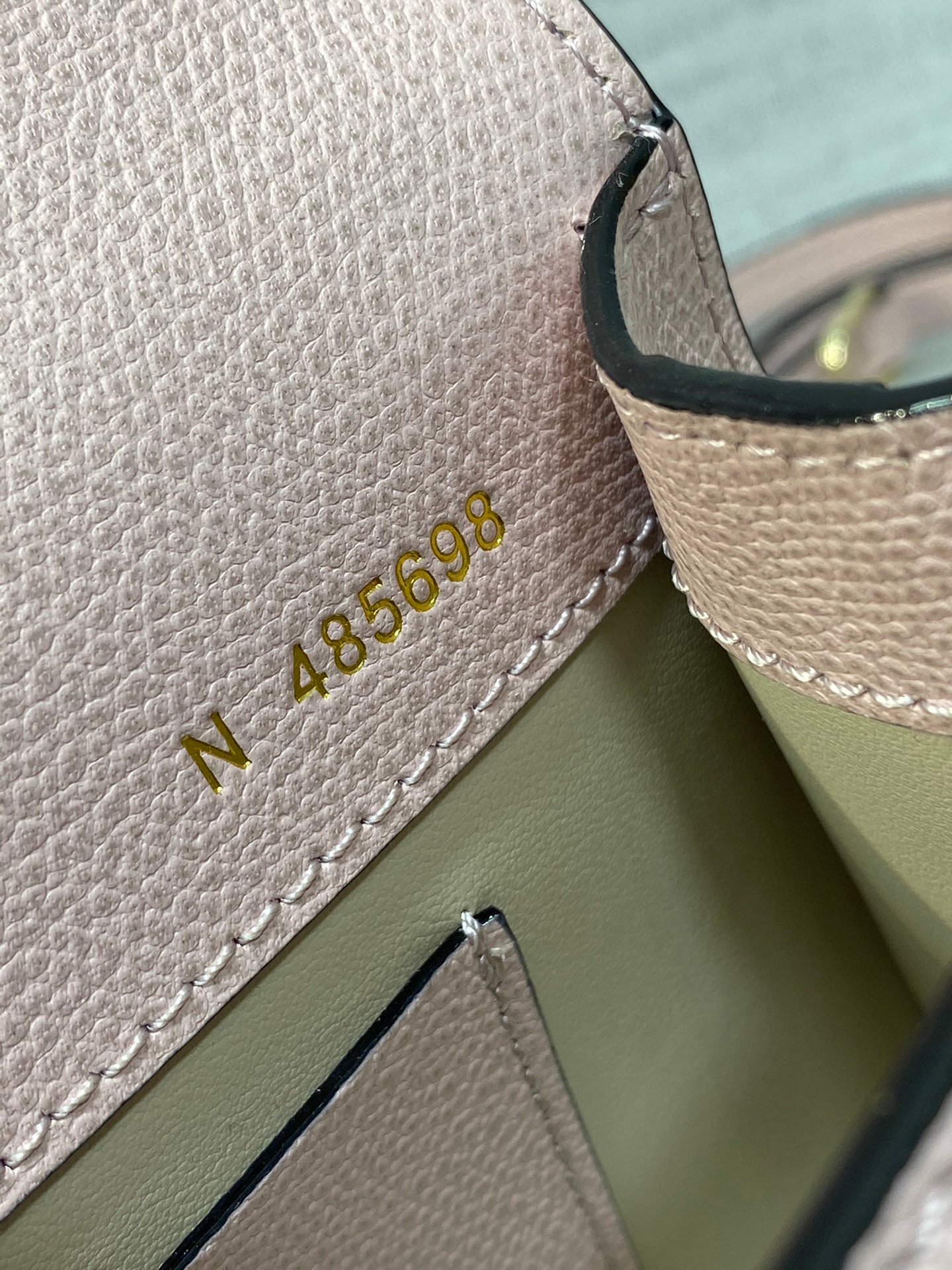 高仿𝐕𝐚𝐥𝐞𝐗𝐭𝐫𝐚包包 Iside Crossbody Micro bag 手提包單肩包 弗拉粉