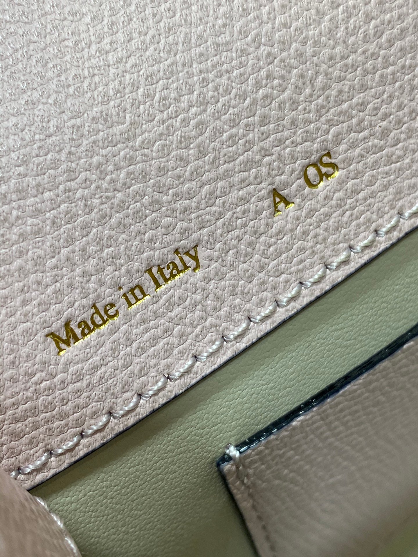 高仿𝐕𝐚𝐥𝐞𝐗𝐭𝐫𝐚包包 Iside Crossbody Micro bag 手提包單肩包 弗拉粉