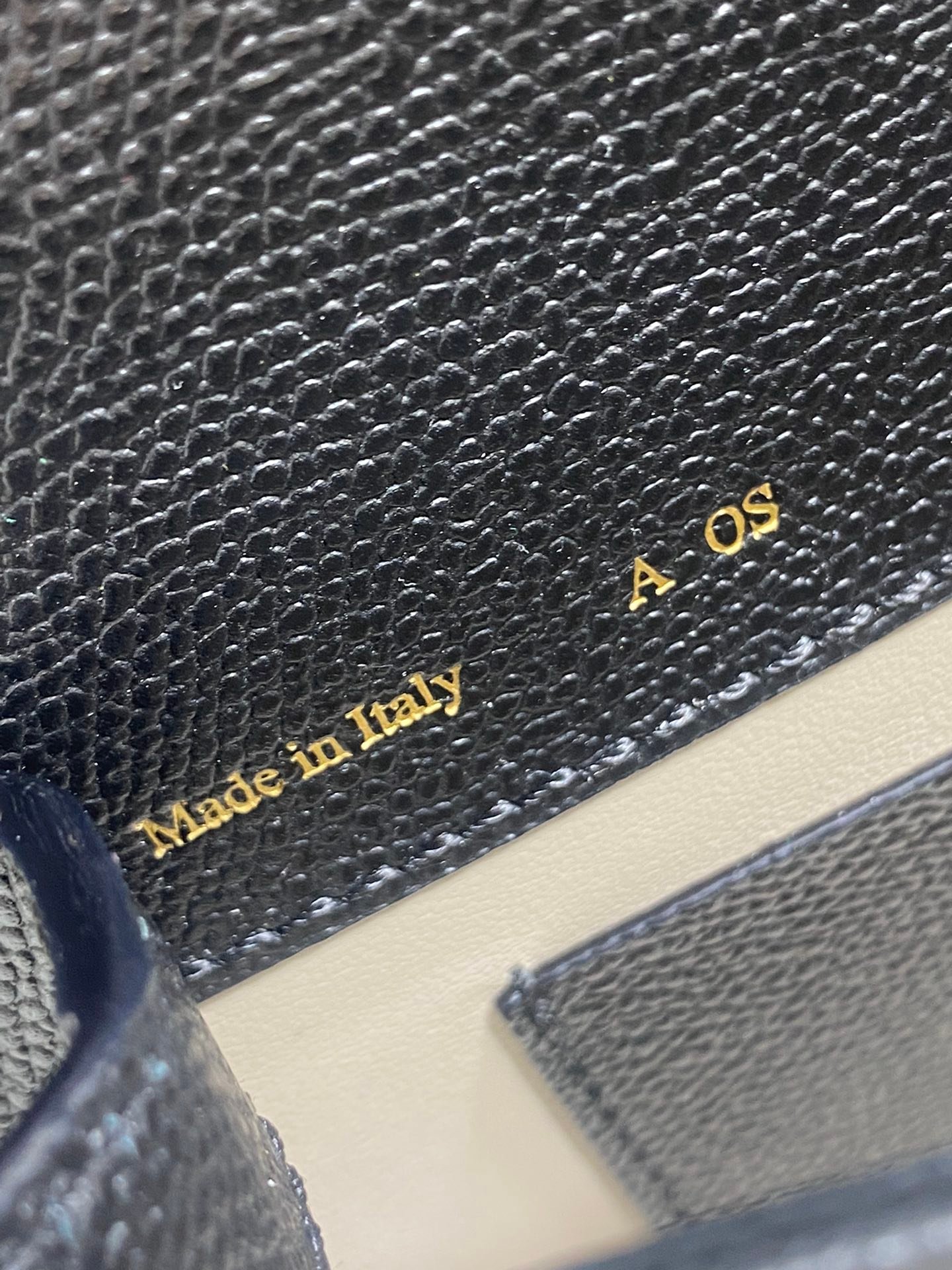 高仿𝐕𝐚𝐥𝐞𝐗𝐭𝐫𝐚包包 Iside Crossbody Micro bag 手提包單肩包 黑拼白