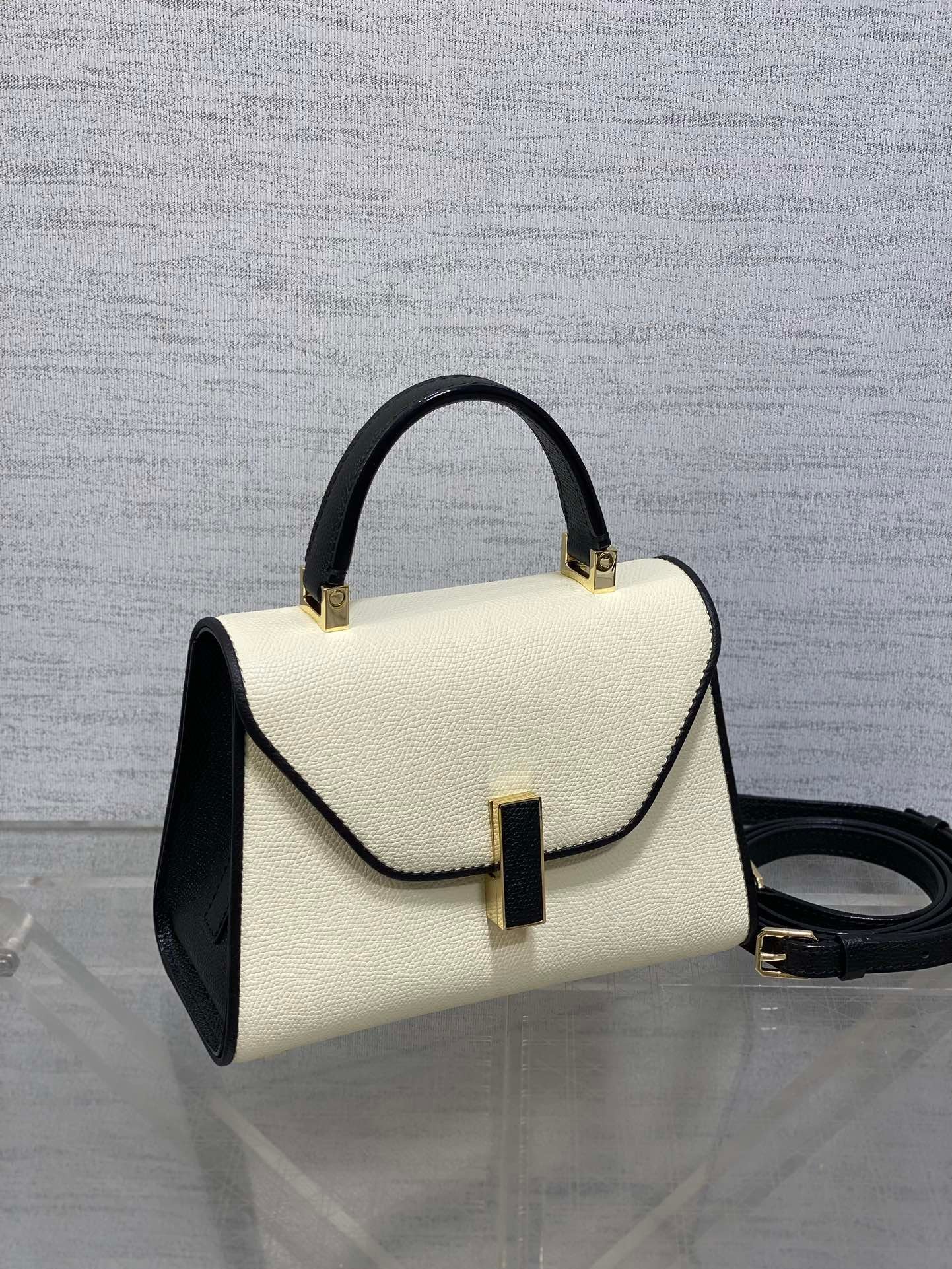 高仿𝐕𝐚𝐥𝐞𝐗𝐭𝐫𝐚包包 Iside Crossbody Micro bag 手提包單肩包 黑拼白