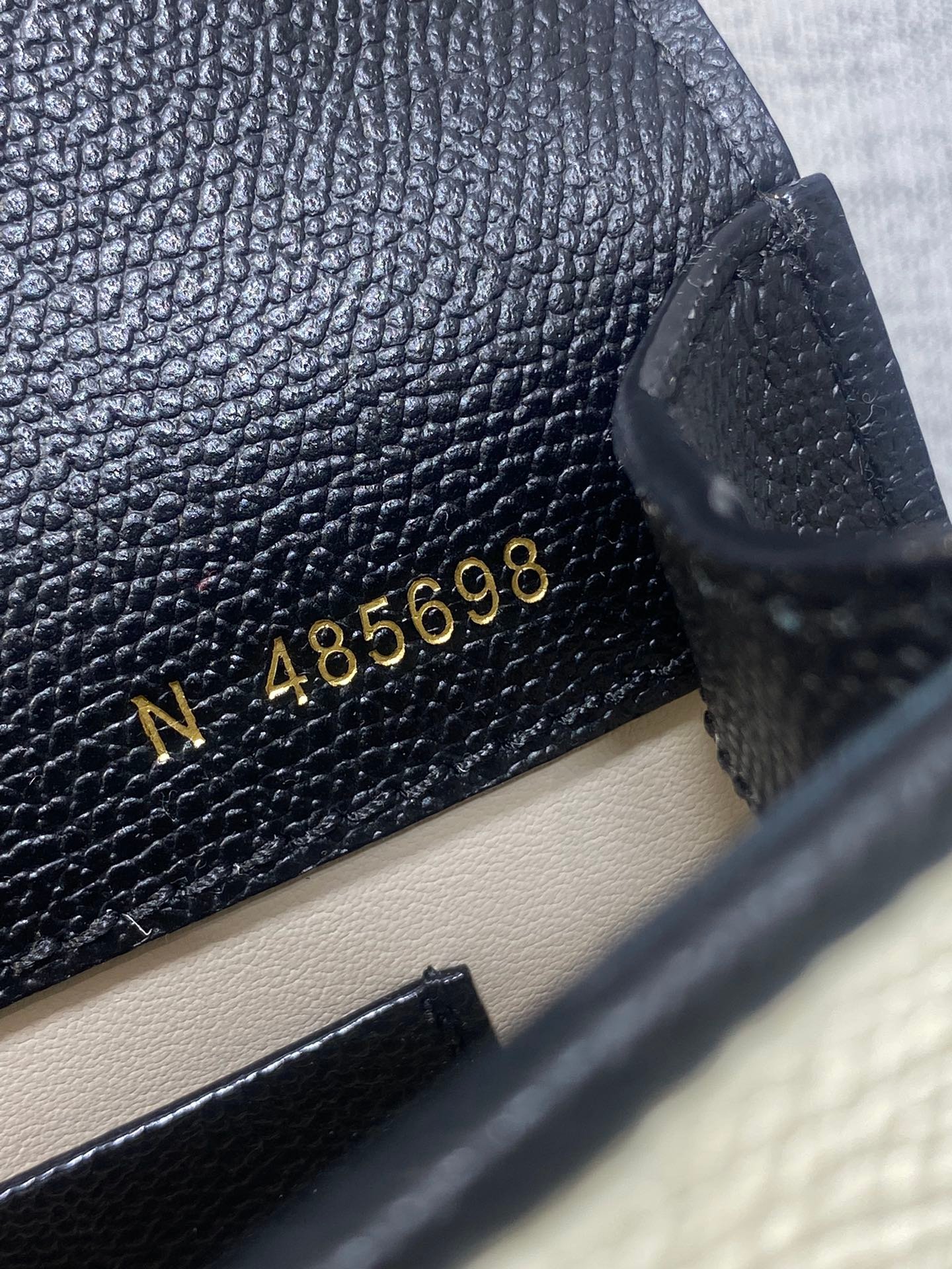 高仿𝐕𝐚𝐥𝐞𝐗𝐭𝐫𝐚包包 Iside Crossbody Micro bag 手提包單肩包 黑拼白