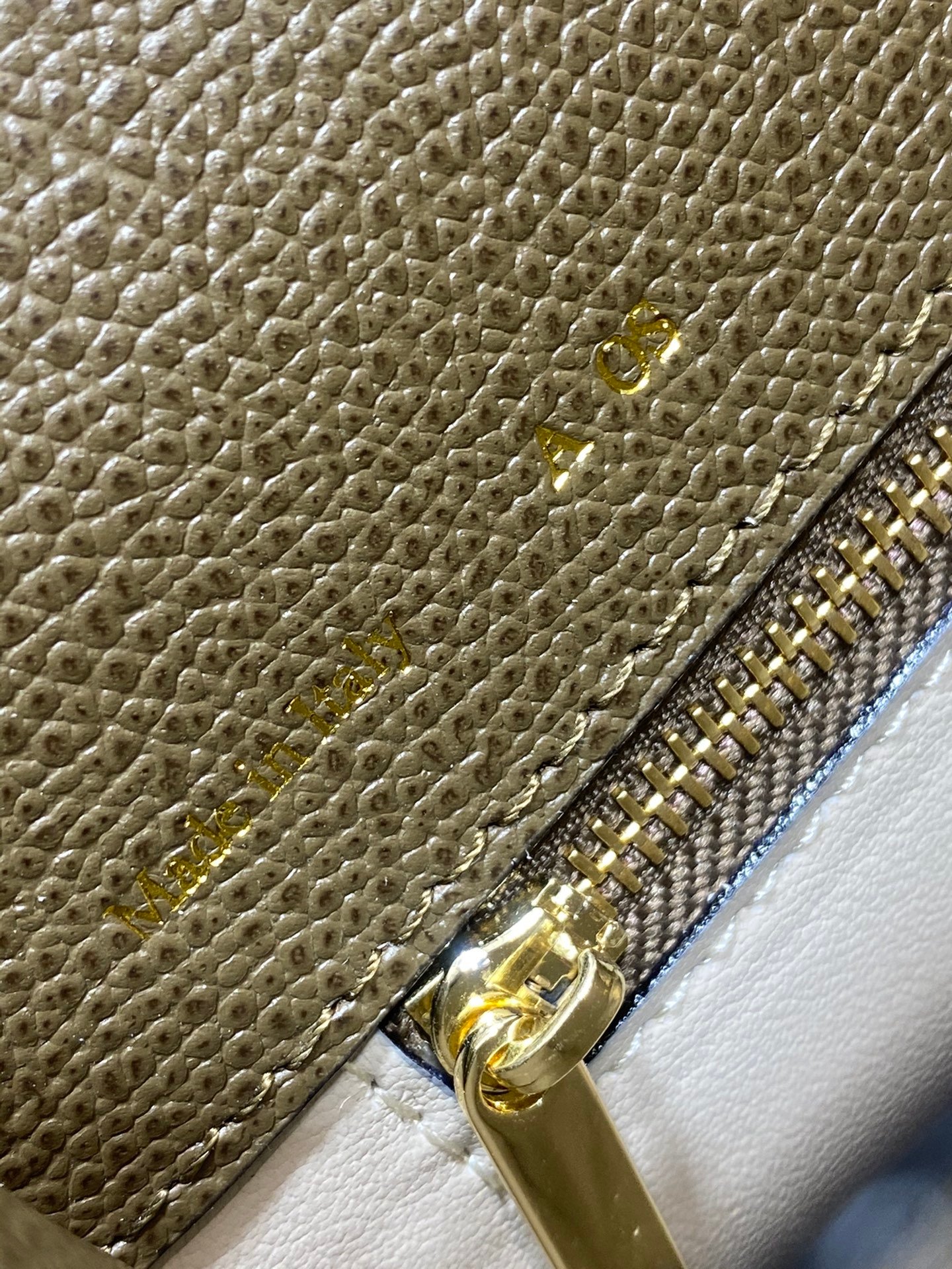 複刻高仿𝐕𝐚𝐥𝐞𝐗𝐭𝐫𝐚包包 Iside Top handle medium bag 手提包單肩包 深卡色