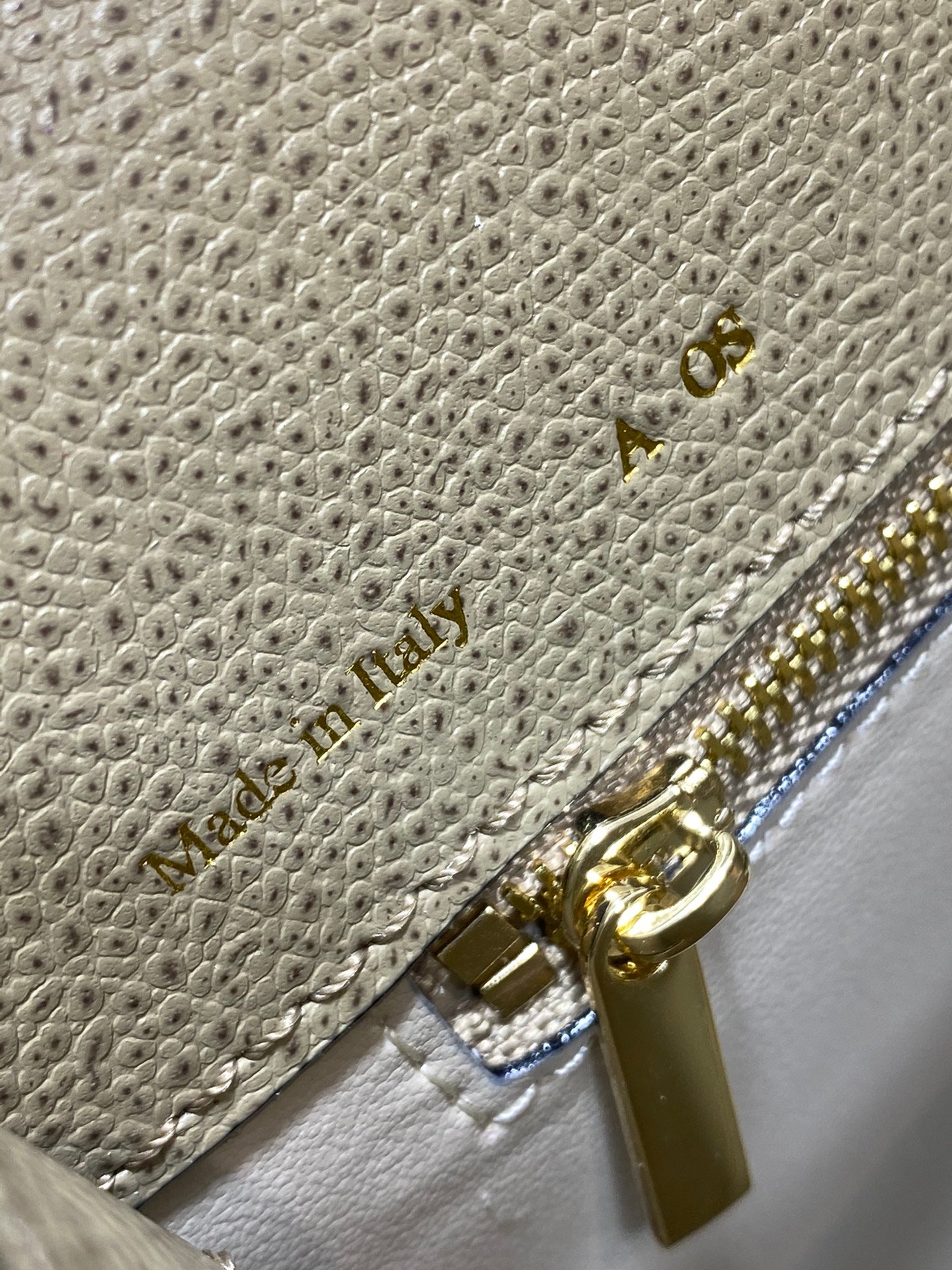 複刻高仿𝐕𝐚𝐥𝐞𝐗𝐭𝐫𝐚包包 Iside Top handle medium bag 手提包單肩包 大象灰