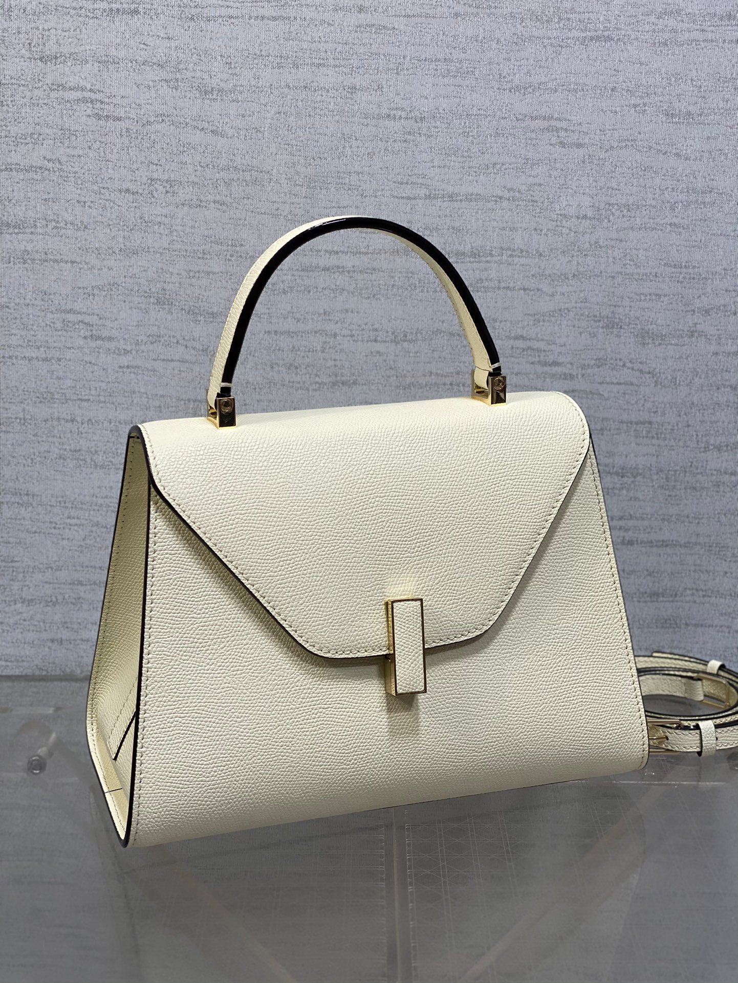 複刻高仿𝐕𝐚𝐥𝐞𝐗𝐭𝐫𝐚包包 Iside Top handle medium bag 手提包單肩包 白色
