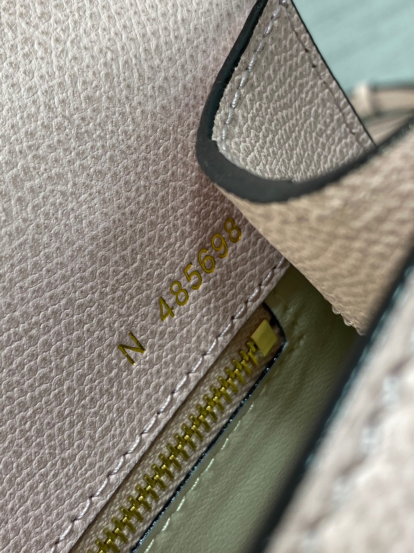 複刻高仿𝐕𝐚𝐥𝐞𝐗𝐭𝐫𝐚包包 Iside Top handle medium bag 手提包單肩包 弗拉粉