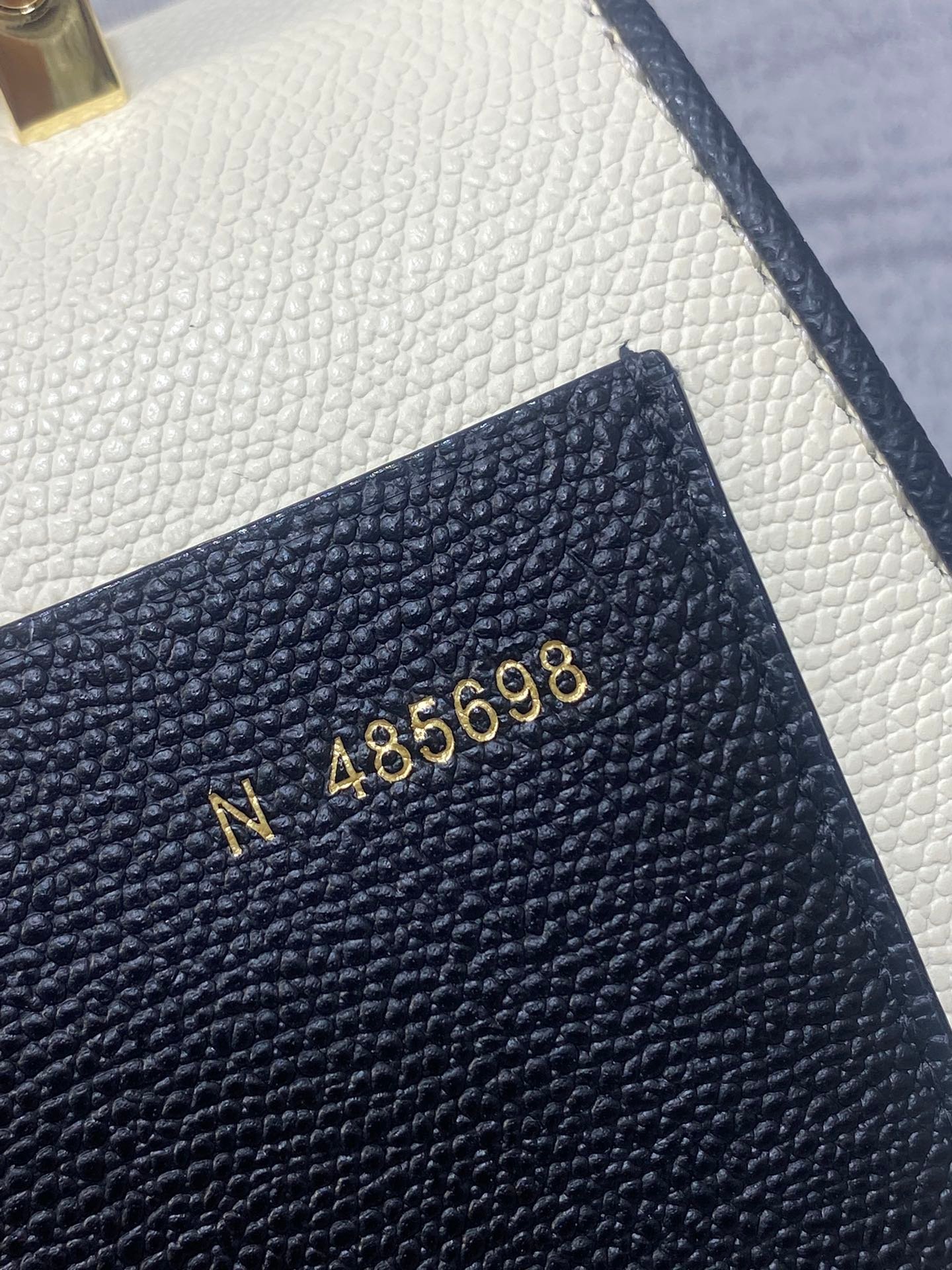 複刻高仿𝐕𝐚𝐥𝐞𝐗𝐭𝐫𝐚包包 Iside Top handle medium bag 手提包單肩包 黑拼白
