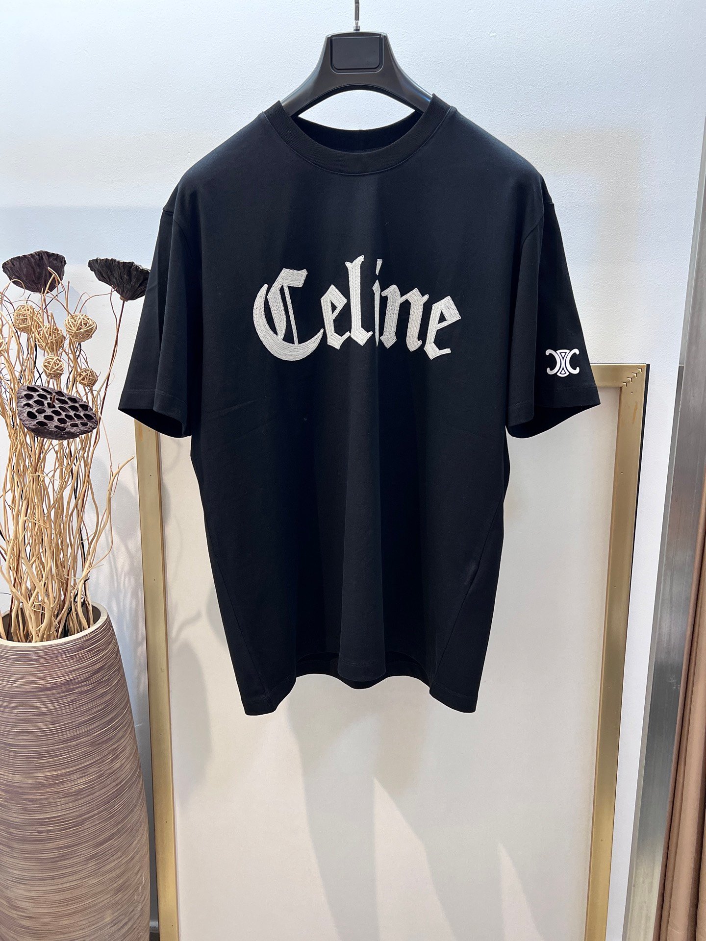 高仿Celine賽琳刺繡配以經典凱旋門印花黑色半袖T恤