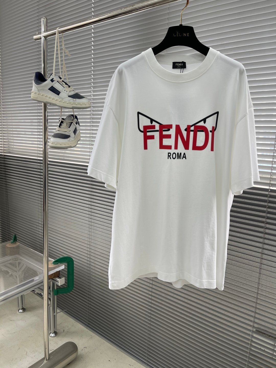 Fendi高仿怪獸眼白色短T紅字黑框標誌設計潮流感十足