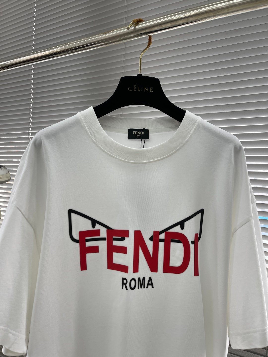 Fendi高仿怪獸眼白色短T紅字黑框標誌設計潮流感十足