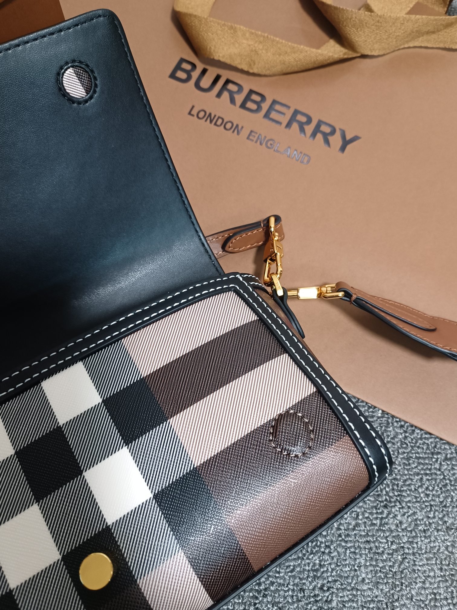 原單burberry巴寶莉經典樺木棕格紋手提挎包