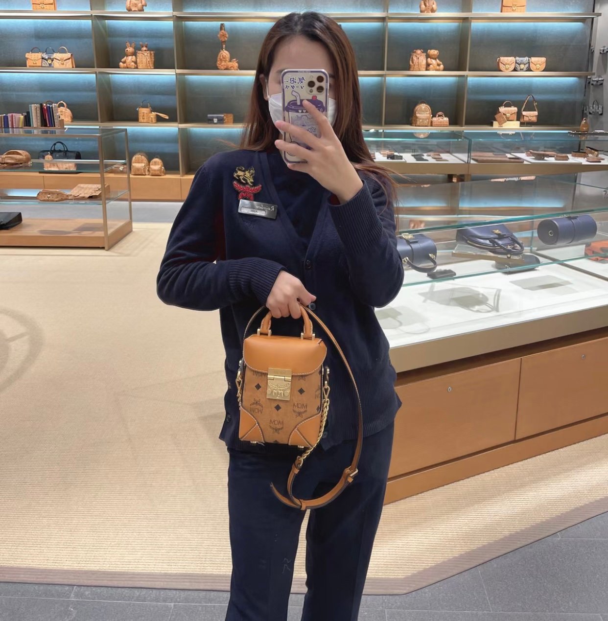 MCM Soft Berlin 薯條包干邑色老花斜背包精品高仿復刻熱銷款