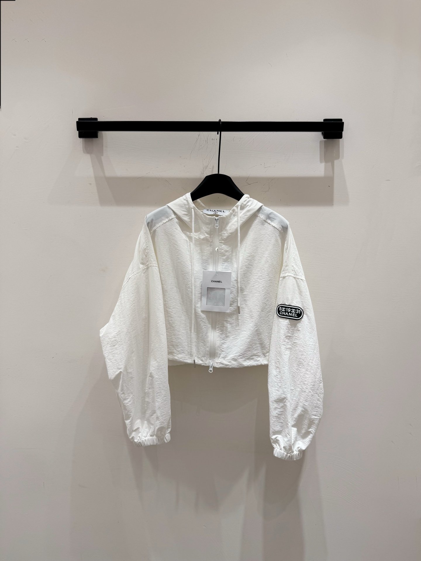 CHANEL 復刻版輕薄防曬外套白色顯瘦剪裁 百搭小香風 夏日造型必備