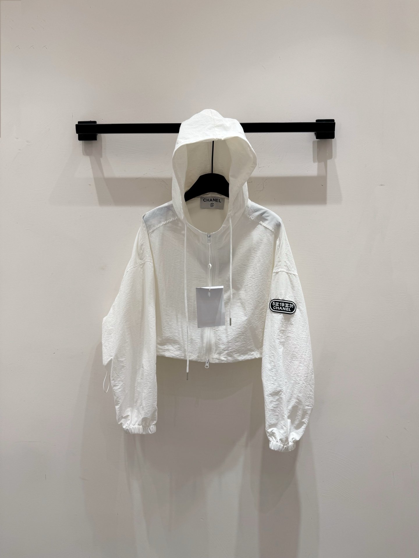 CHANEL 復刻版輕薄防曬外套白色顯瘦剪裁 百搭小香風 夏日造型必備