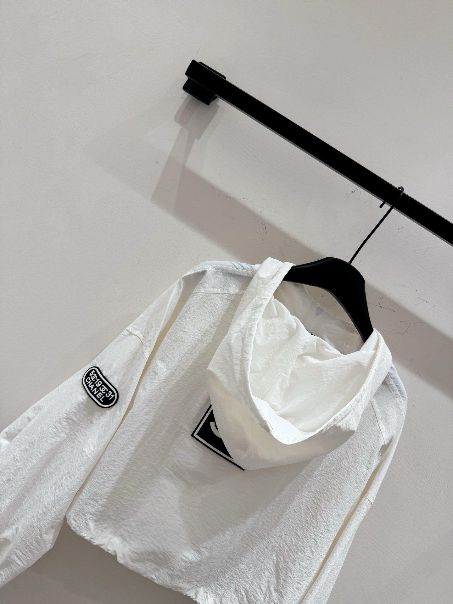 CHANEL 復刻版輕薄防曬外套白色顯瘦剪裁 百搭小香風 夏日造型必備