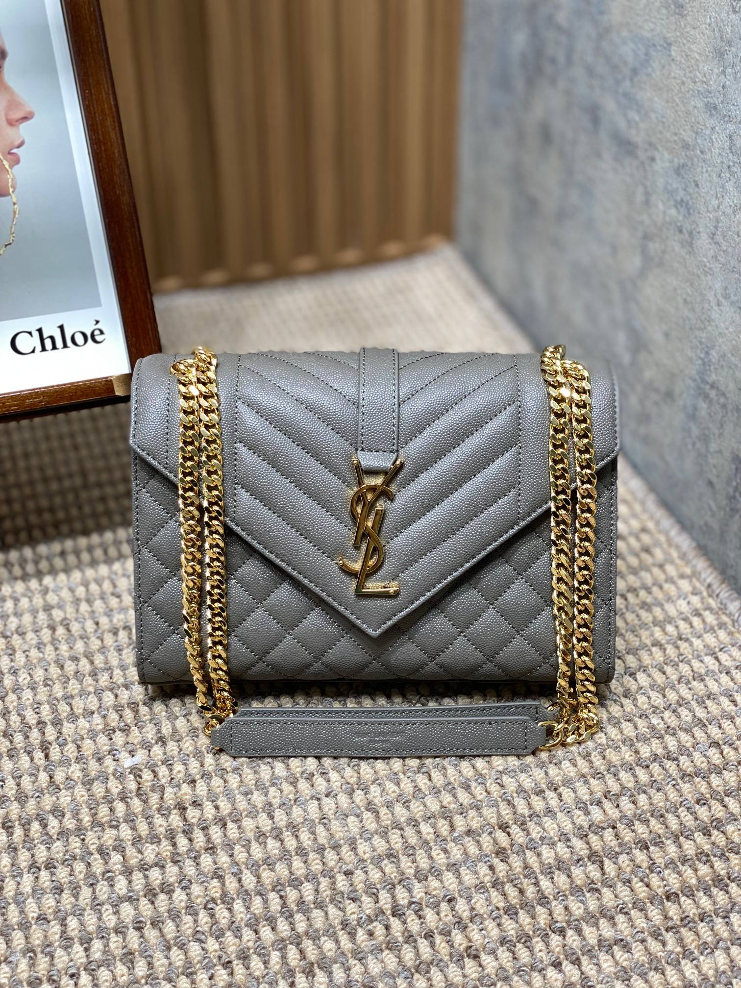 YSL高仿灰色格菱郵差包翻蓋設計通勤百搭優雅女包首選392739