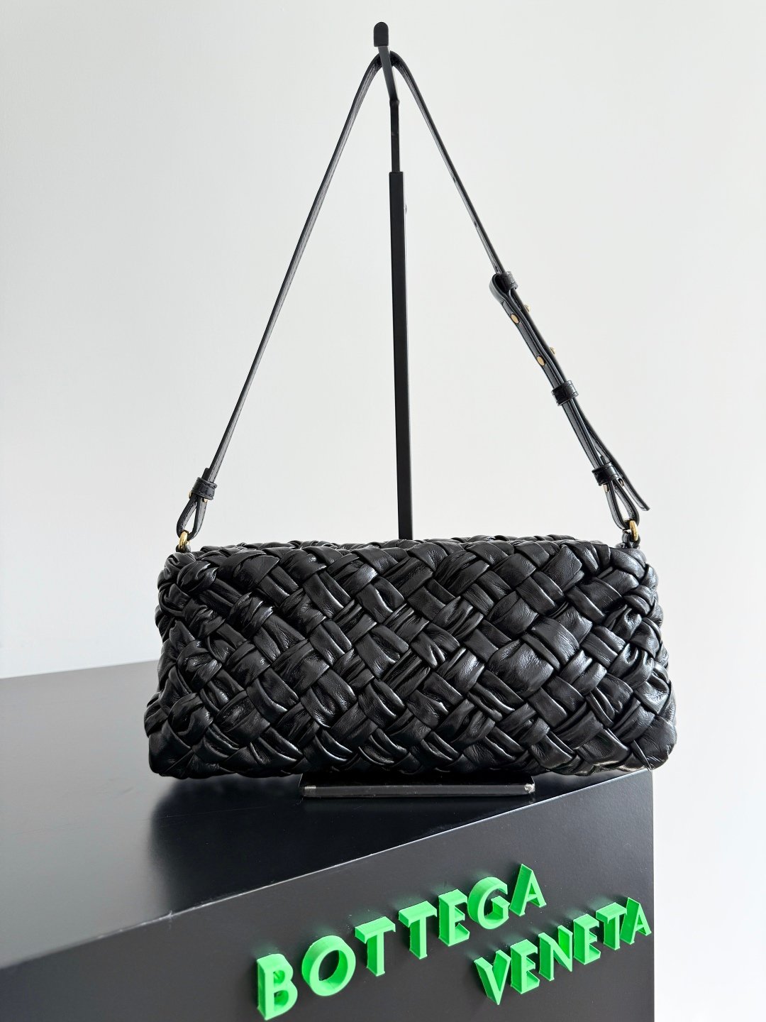 Bottega Veneta復刻版Kalimero Cha Cha編織肩包油蠟牛皮重工打造義式風尚785780