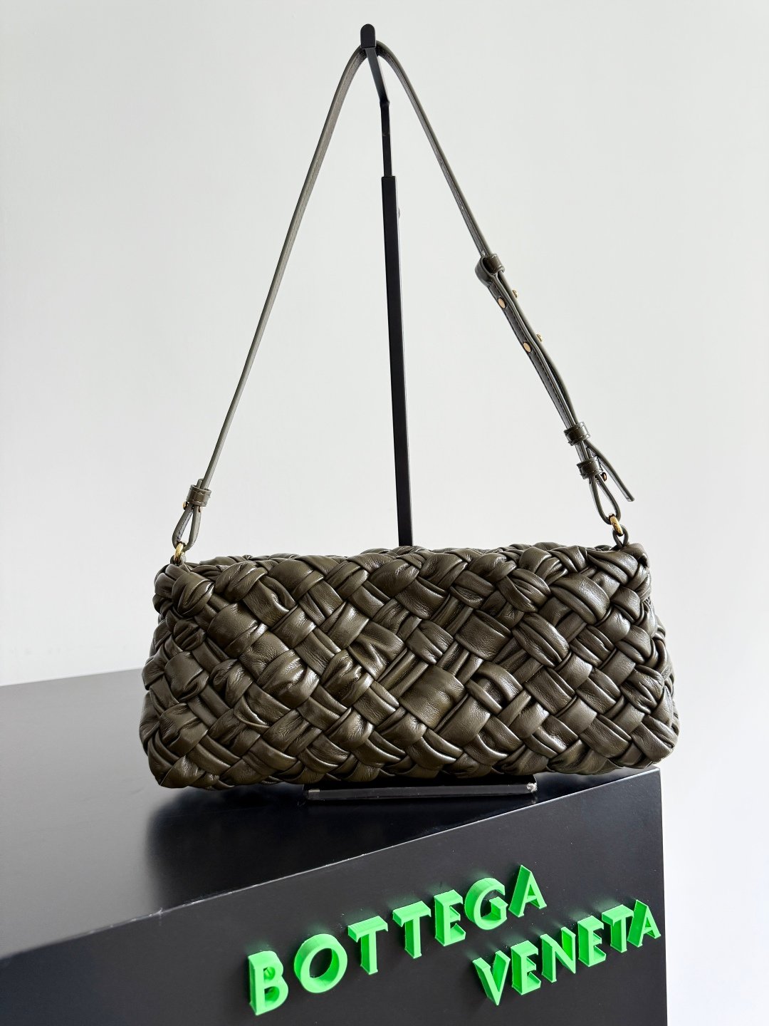 Bottega Veneta精品仿製Kalimero Cha Cha編織包油蠟牛皮重工工藝義式手感785780