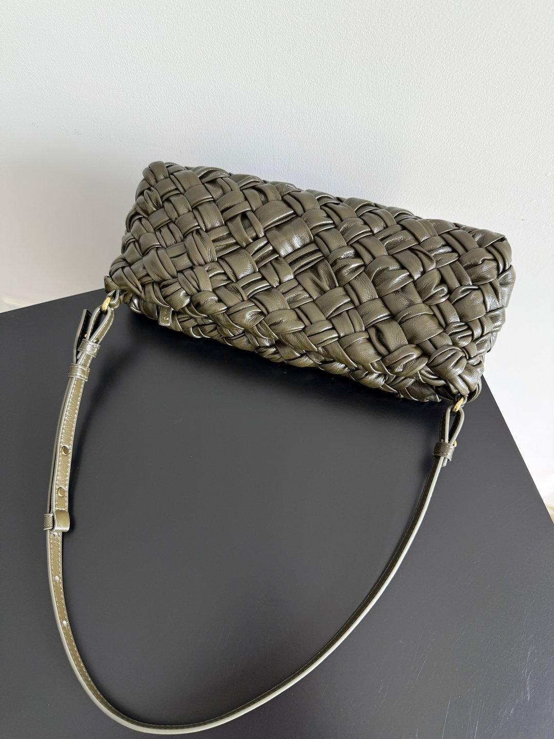 Bottega Veneta精品仿製Kalimero Cha Cha編織包油蠟牛皮重工工藝義式手感785780