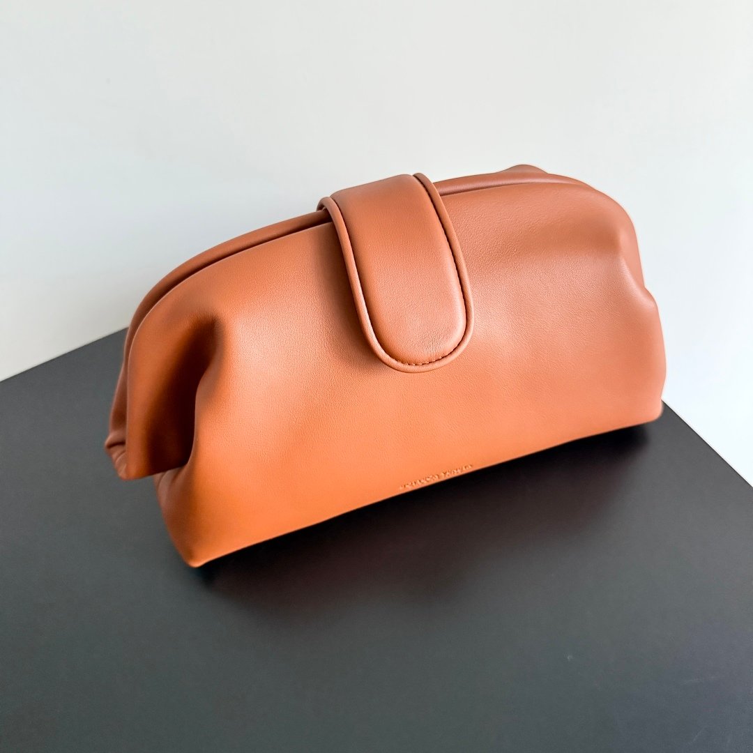 Bottega Veneta原單Lauren 1980手拿包復古淺木色簡約文青風優雅回歸796564
