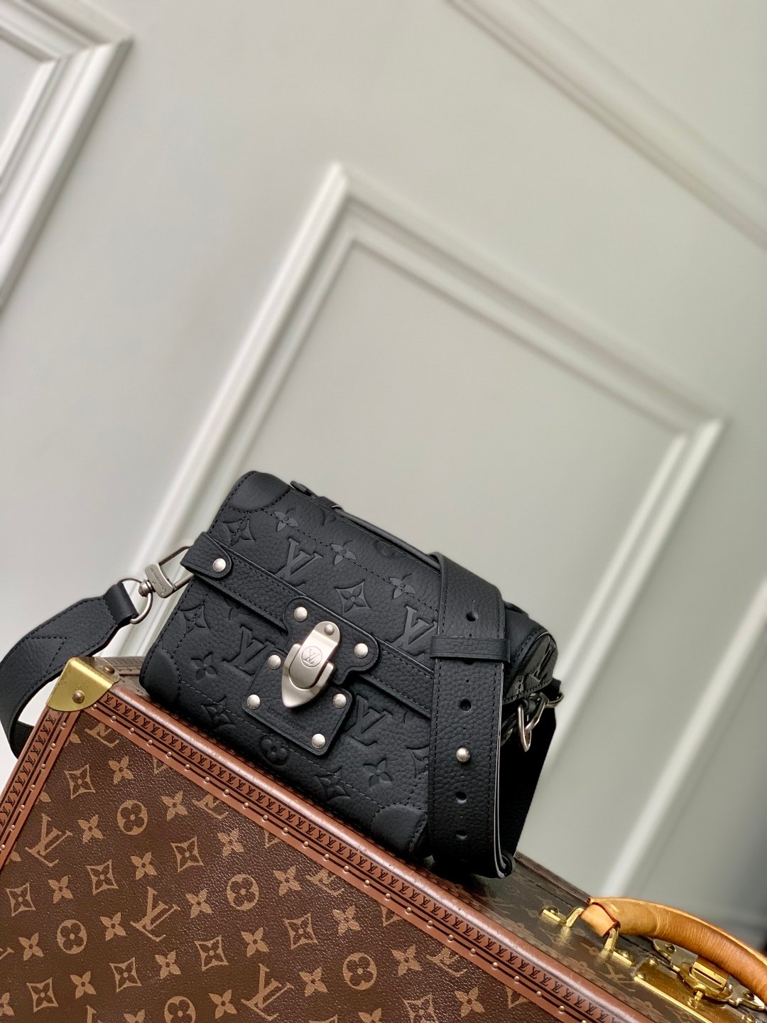 LV M13871 高仿 Taurillon Monogram Soul Trunk 斜背包｜復古硬箱造型設計
