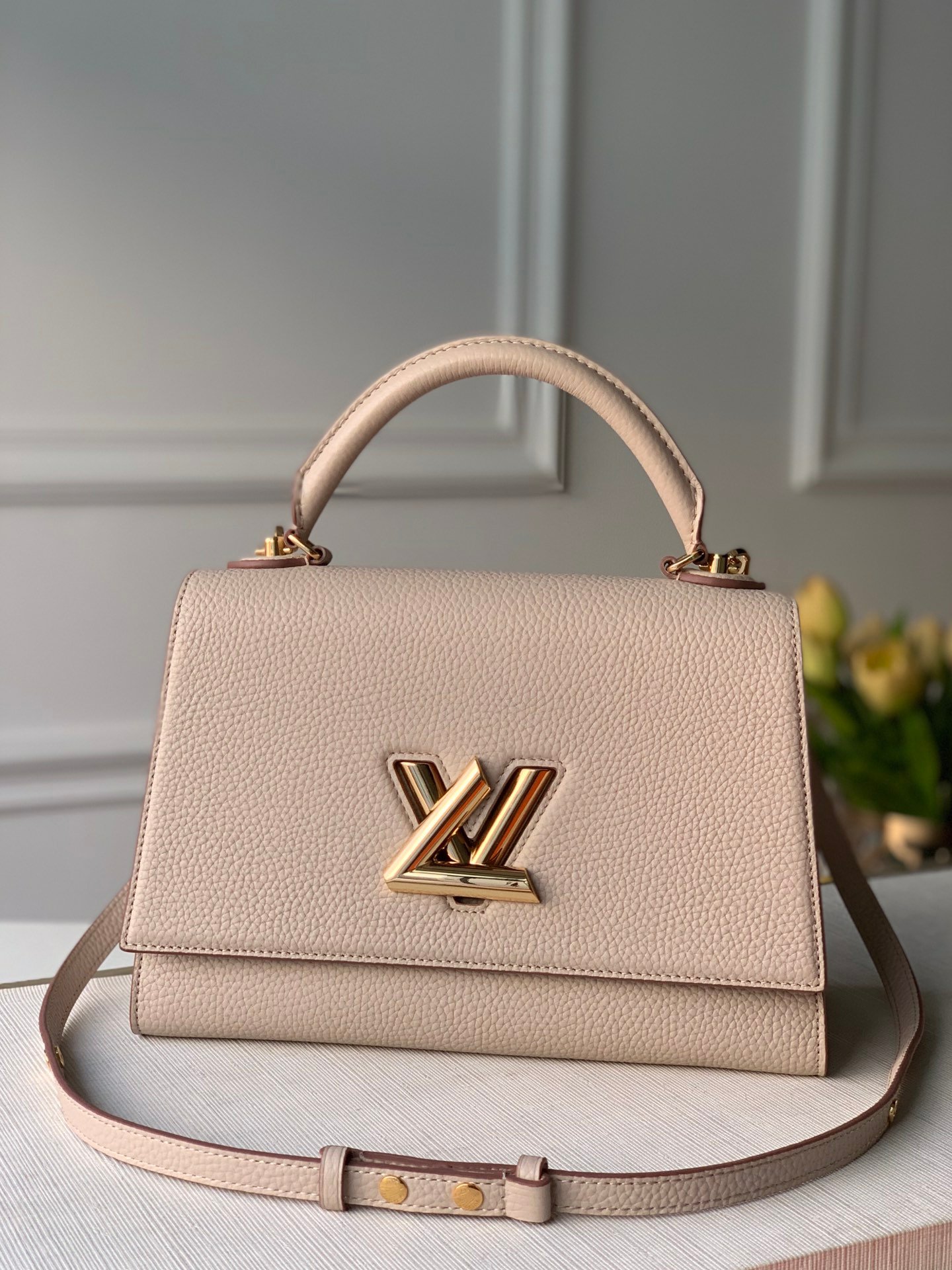 LV路易威登Capucines手提包荔枝紋牛皮質感金扣精品復刻款 M57092