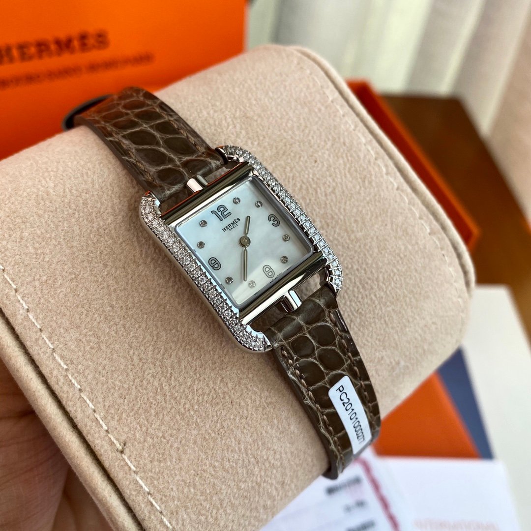 Hermès Cape Cod 真鑽腕錶｜珍珠母貝面｜美洲鱷魚皮錶帶｜23mm新款首發