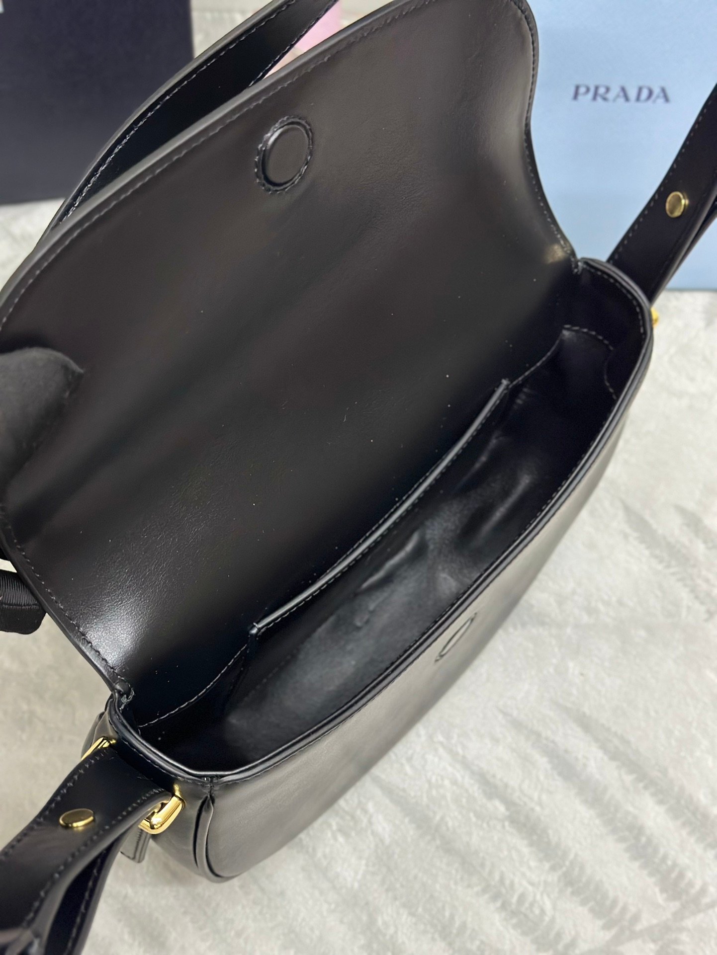 PRADA A貨馬鞍包1BD365黑色新月包雙肩帶百搭摩登設計