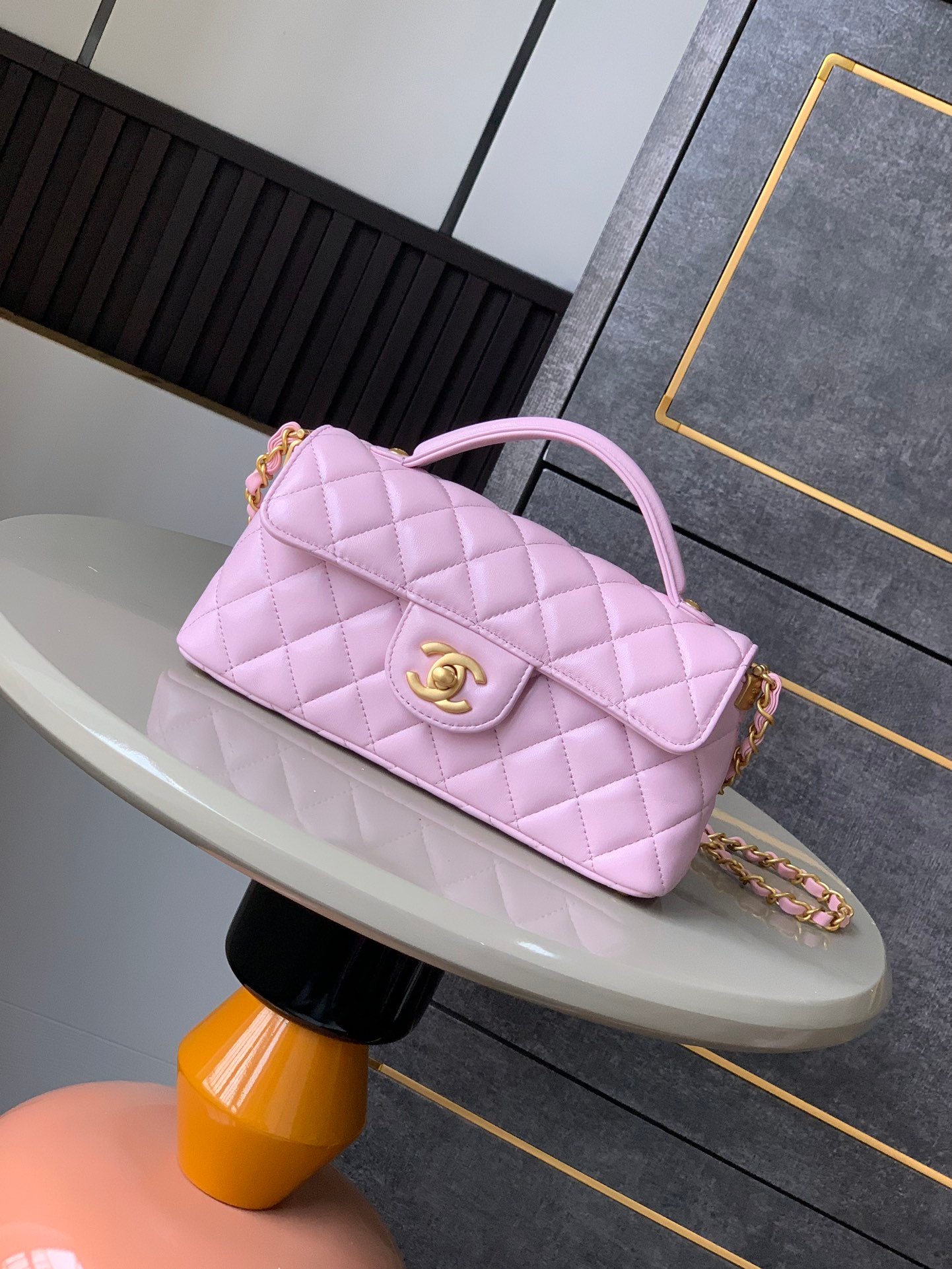 Chanel 高仿精品淺粉色金扣小香風鏈帶包 手提斜背兩用 菱格優雅款