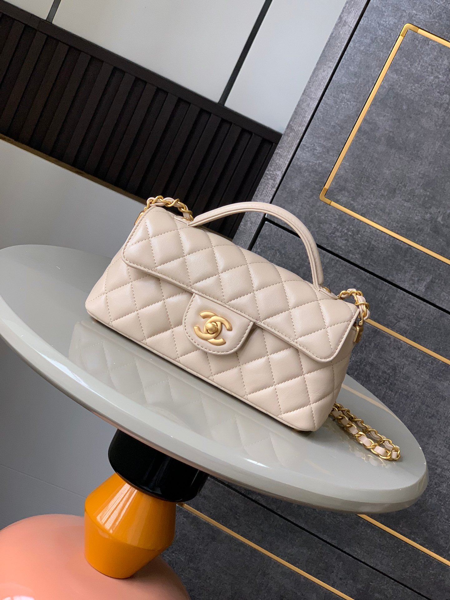 Chanel 一比一復刻 淺米色金扣小香風鏈帶包 手提斜背兩用 菱格優雅款