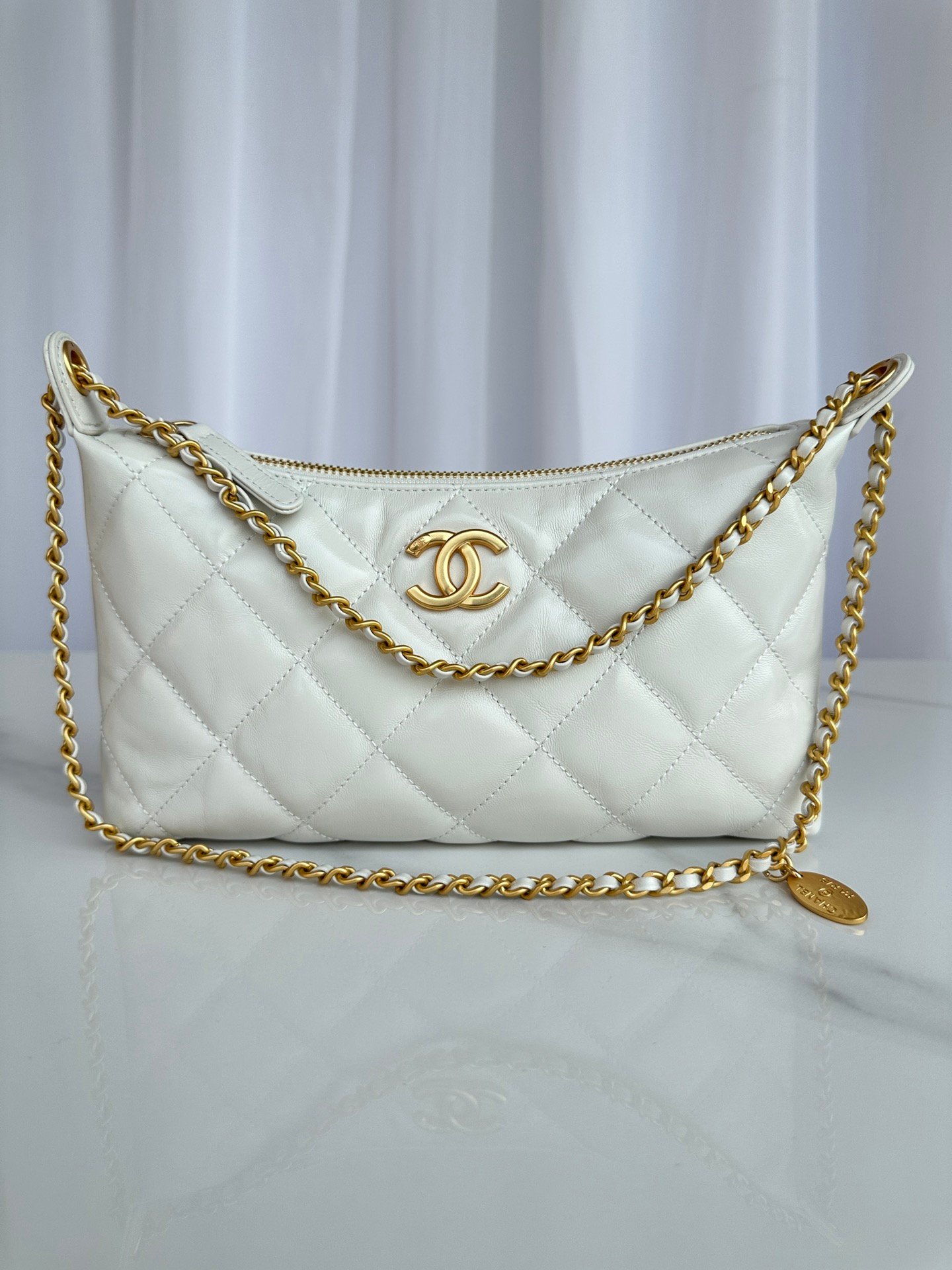 Chanel 一比一 白色AS5528 金扣小香包 華麗經典優雅質感首選