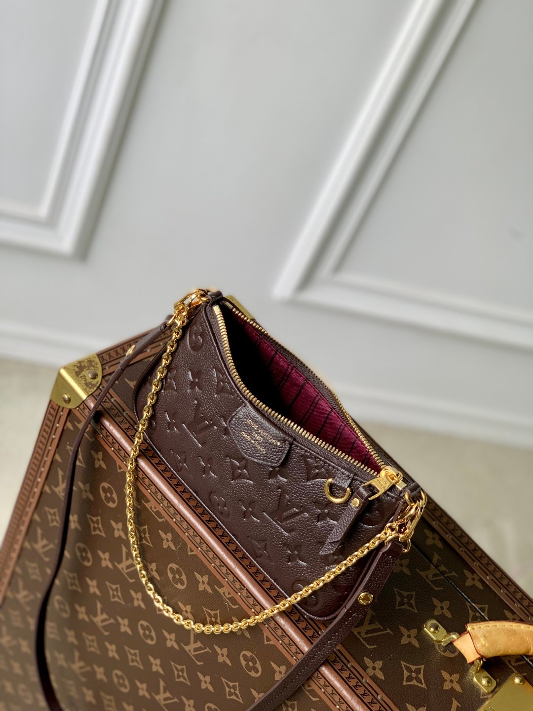 LV M14193精品仿製Félicie Pochette巧克力棕信封包 金鏈優雅 百搭法式格調