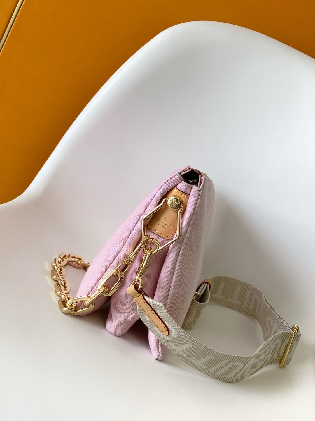LV 精品仿製Coussin粉色丹寧小號手袋 浪漫輕盈法式風格 休閒出街百搭款M13313