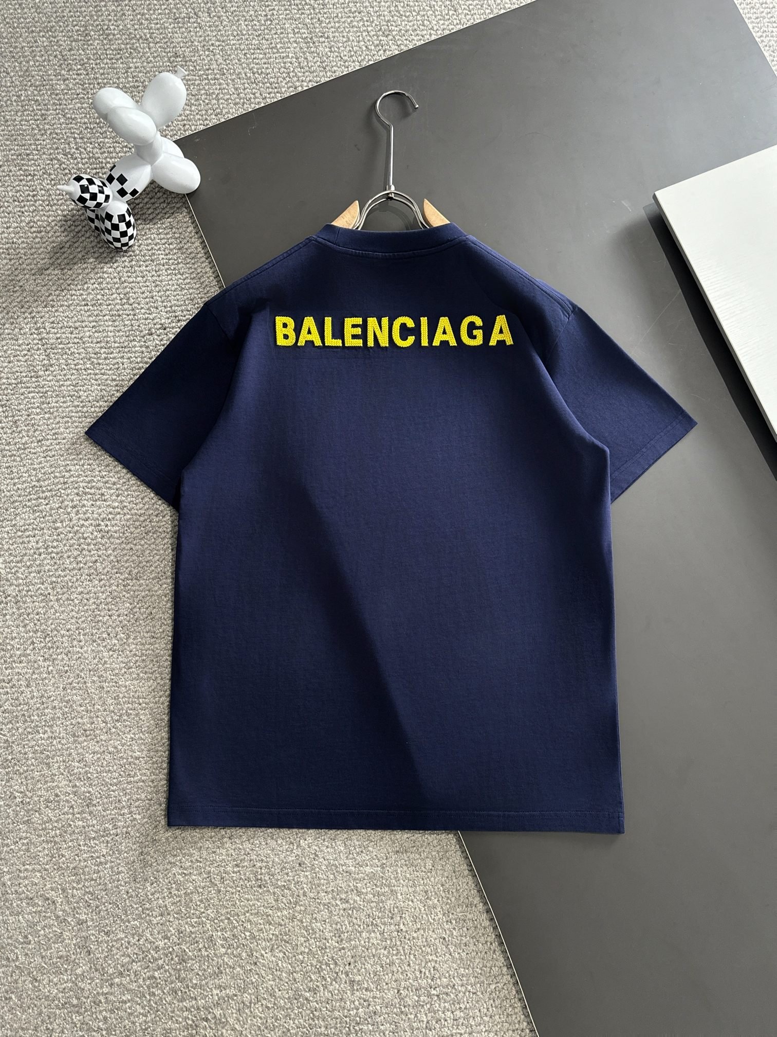 Balenciaga 巴黎世家 2025春夏新款高仿T恤|寶藍刺繡Logo純棉上衣 一比一精品仿製