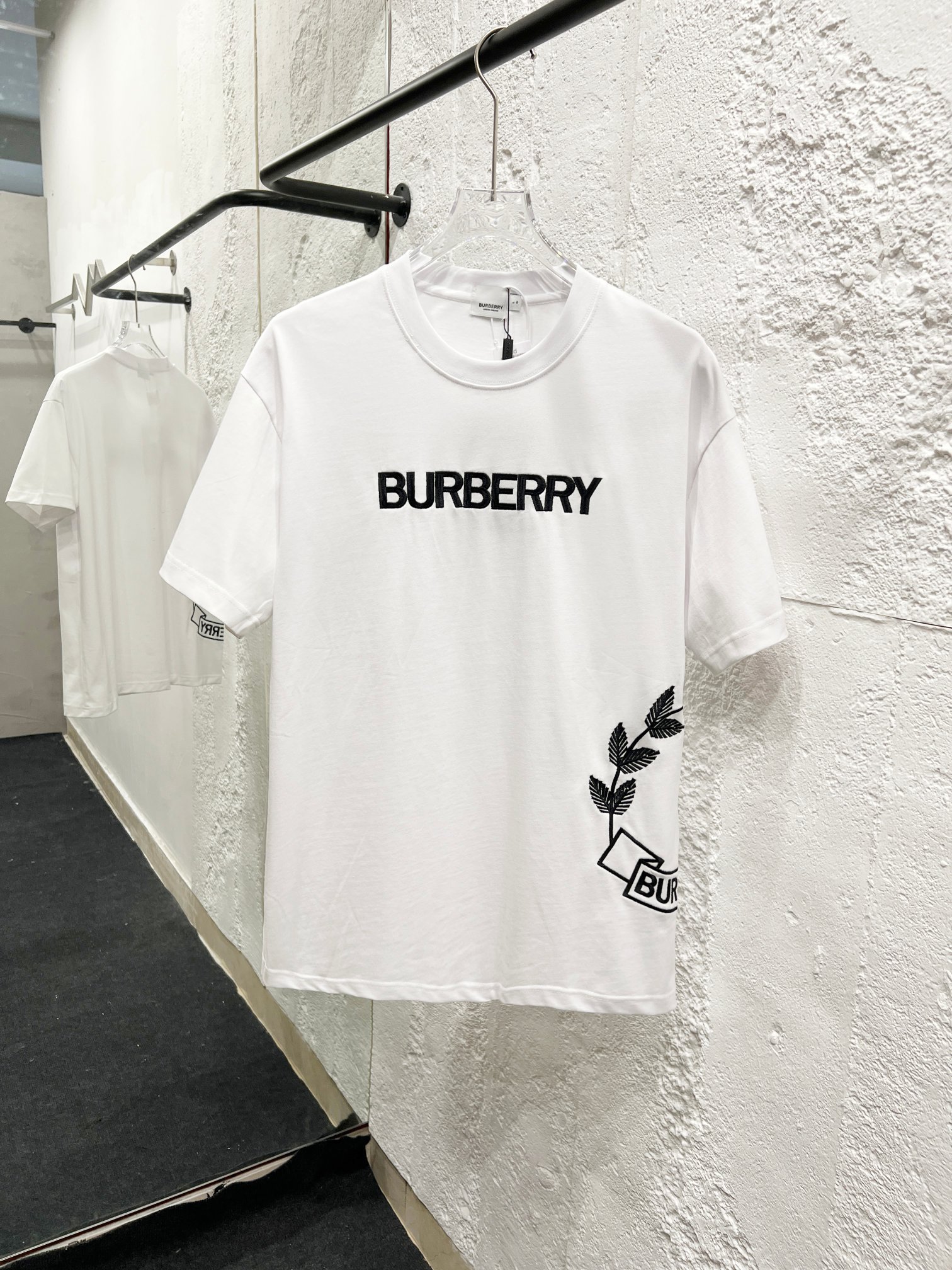 Burberry一比一白色刺繡LOGO短袖T恤25SS高档纯棉重工艺潮男必备