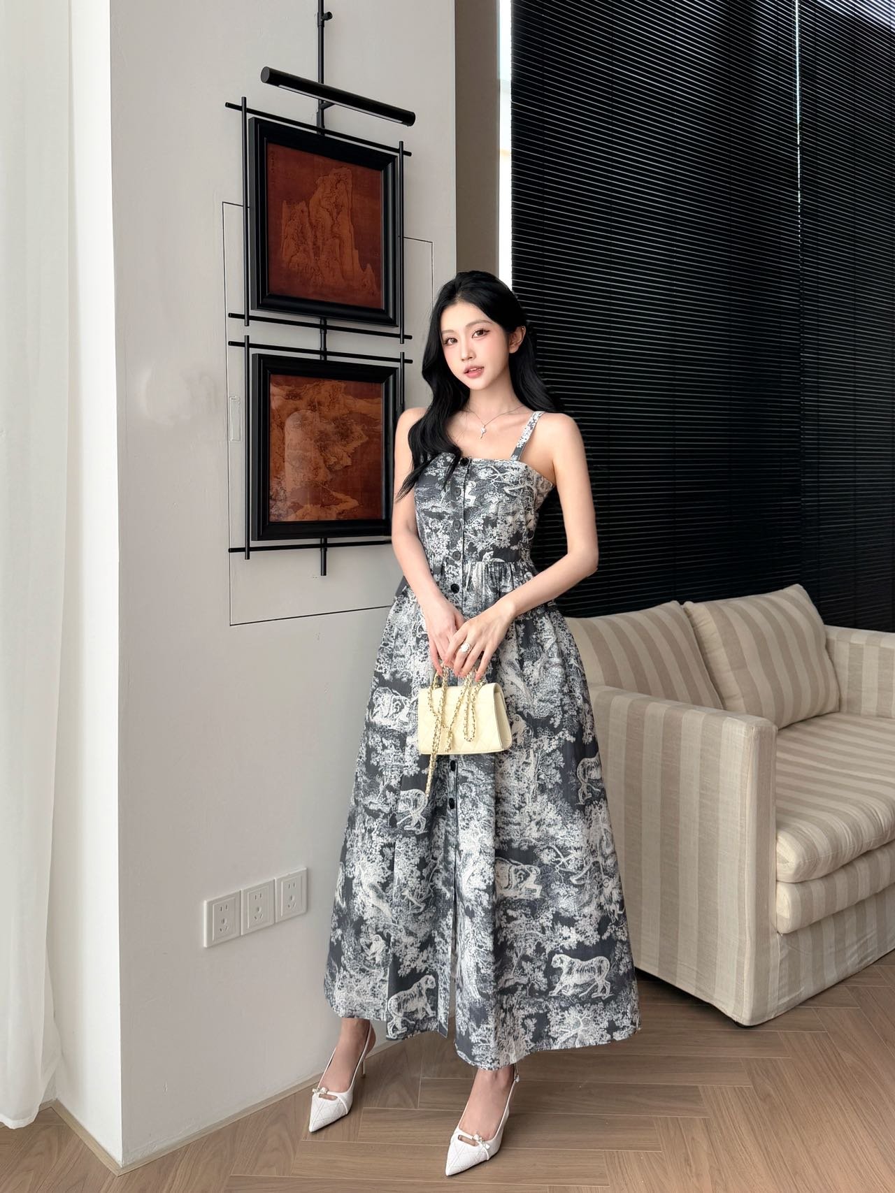 Dior 精品仿製叢林動物印花吊帶長裙 高級灰色系 單排扣收腰大擺設計