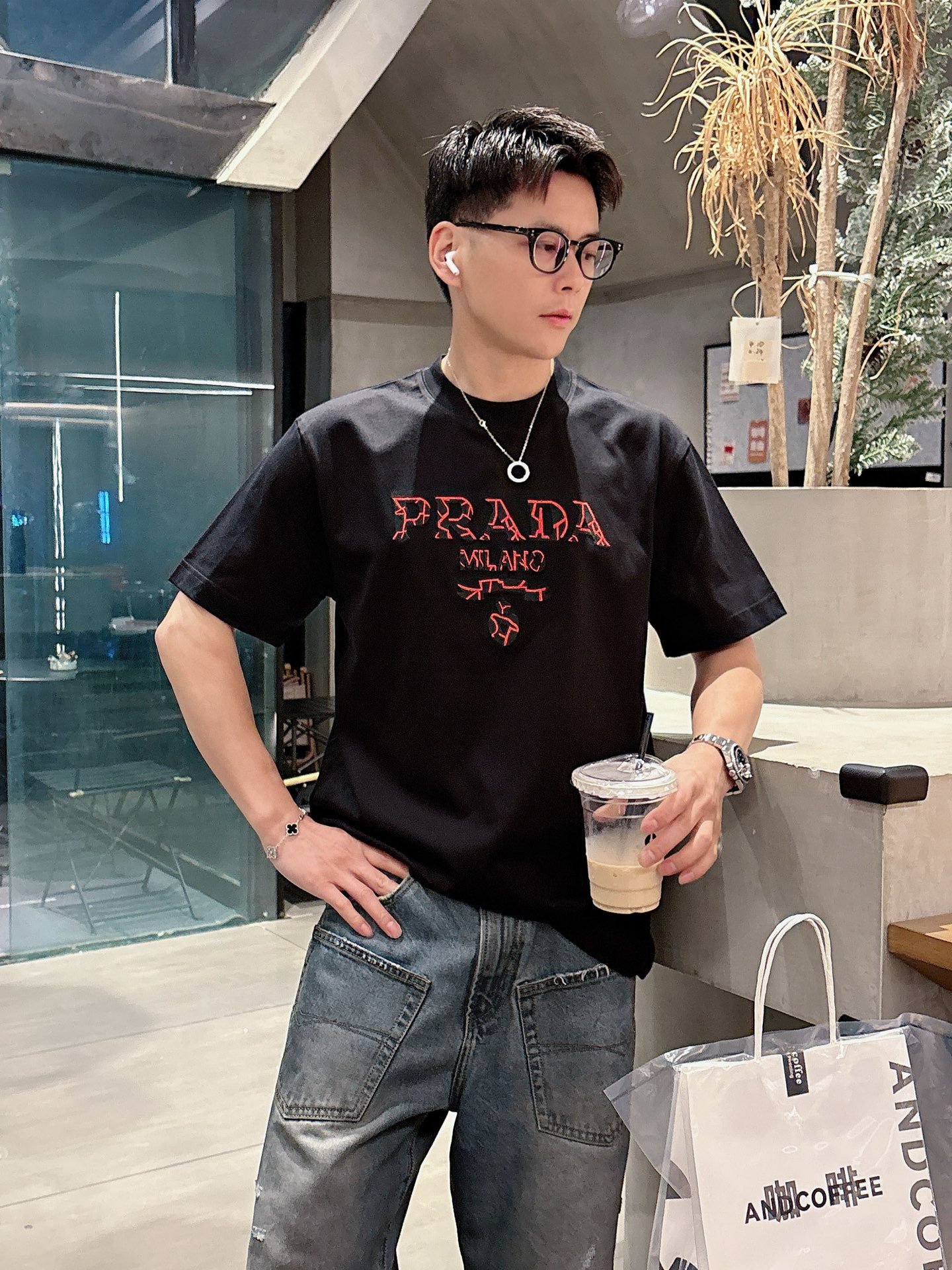 Prada 一比一黑色刺繡短袖T恤 2025夏季新款 個性藝術男女同款 百搭時尚