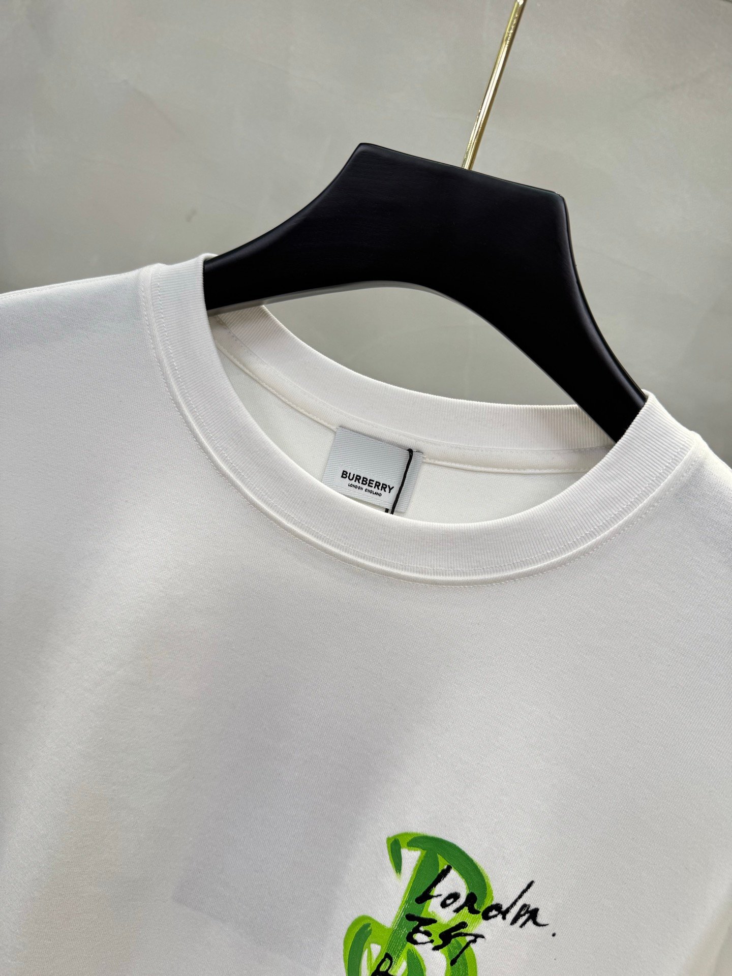 Burberry一比一白色戰馬LOGO短袖T恤立體車工設計感強2025春夏百搭時尚男款
