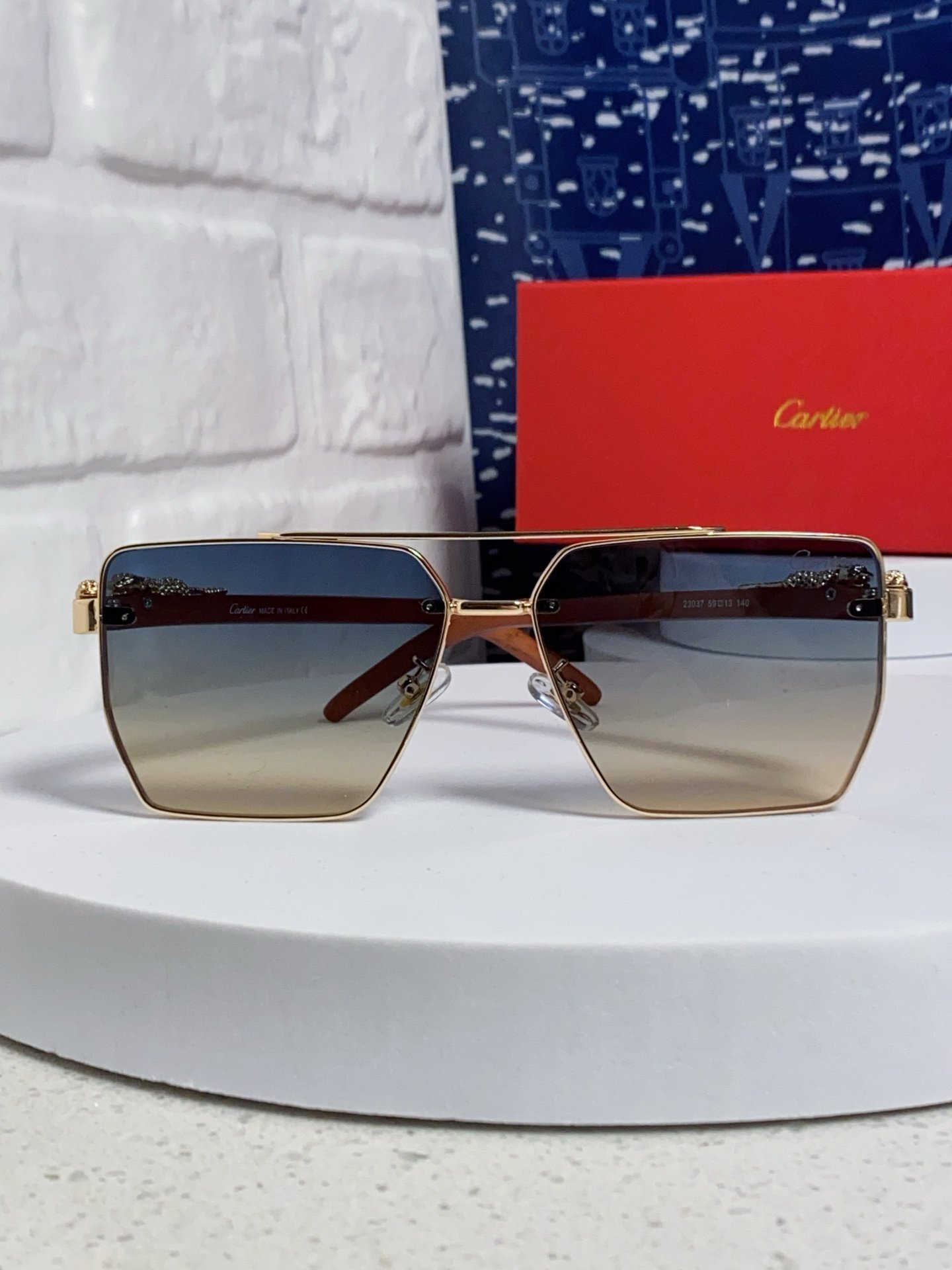 卡地亞 Cartier 2025 新款雙色豹頭飛行員太陽眼鏡｜時尚鏤空鏡腿設計