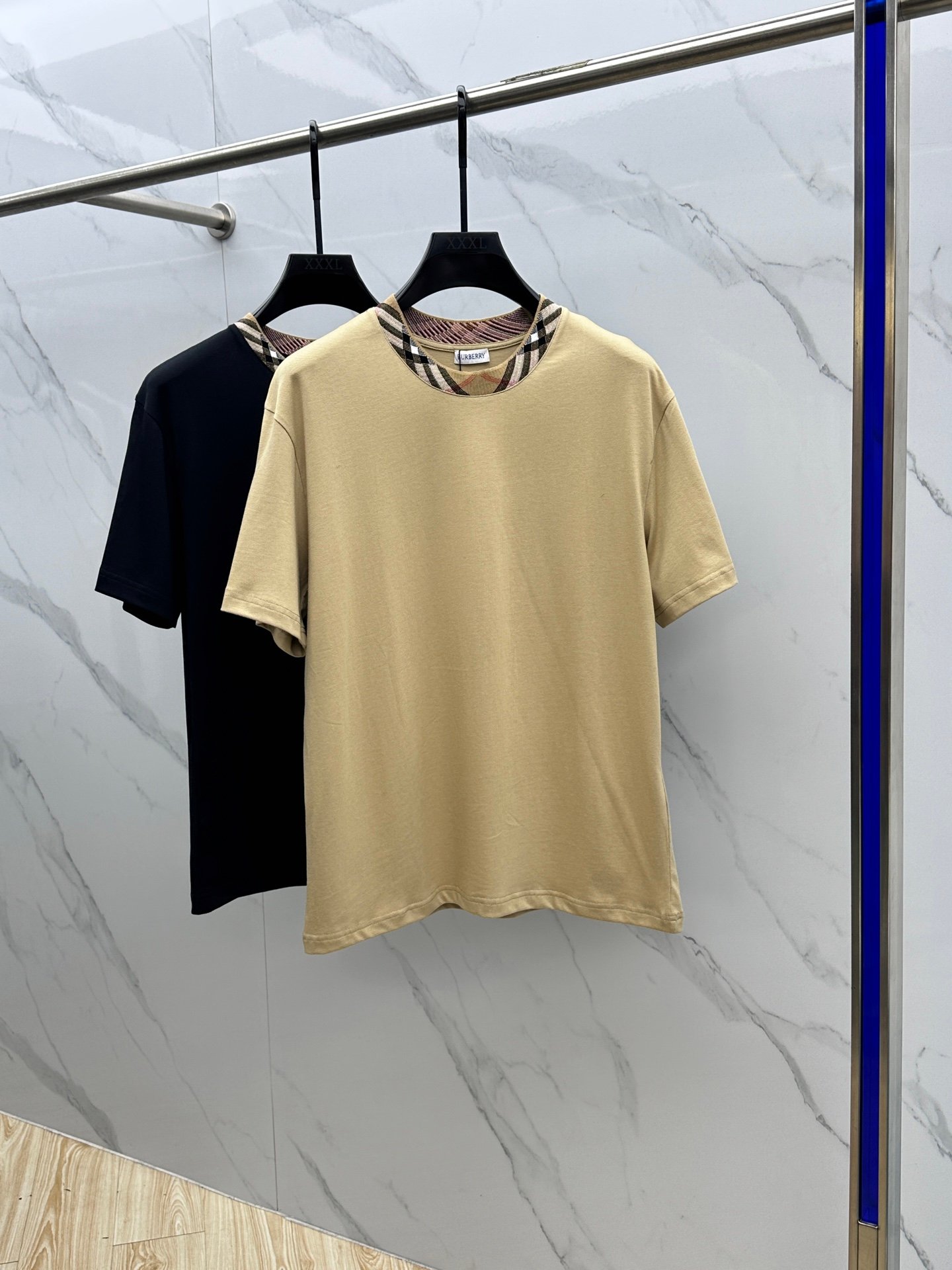 Burberry頂級原單卡其色打底短袖T恤格紋領設計2025春夏抗皺透氣舒適
